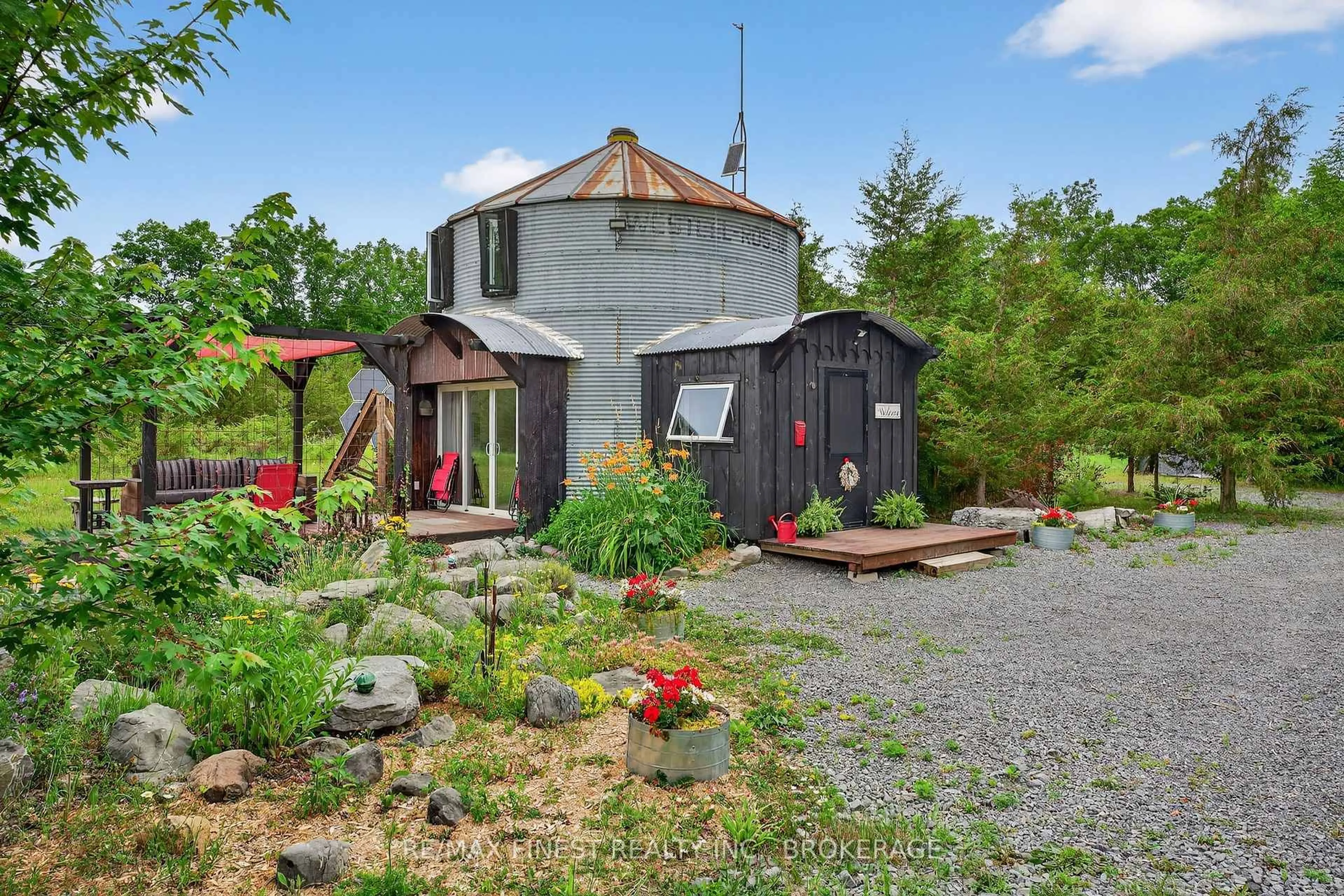 Patio, building for 922 Lime Lake Rd, Greater Napanee Ontario K0K 2W0