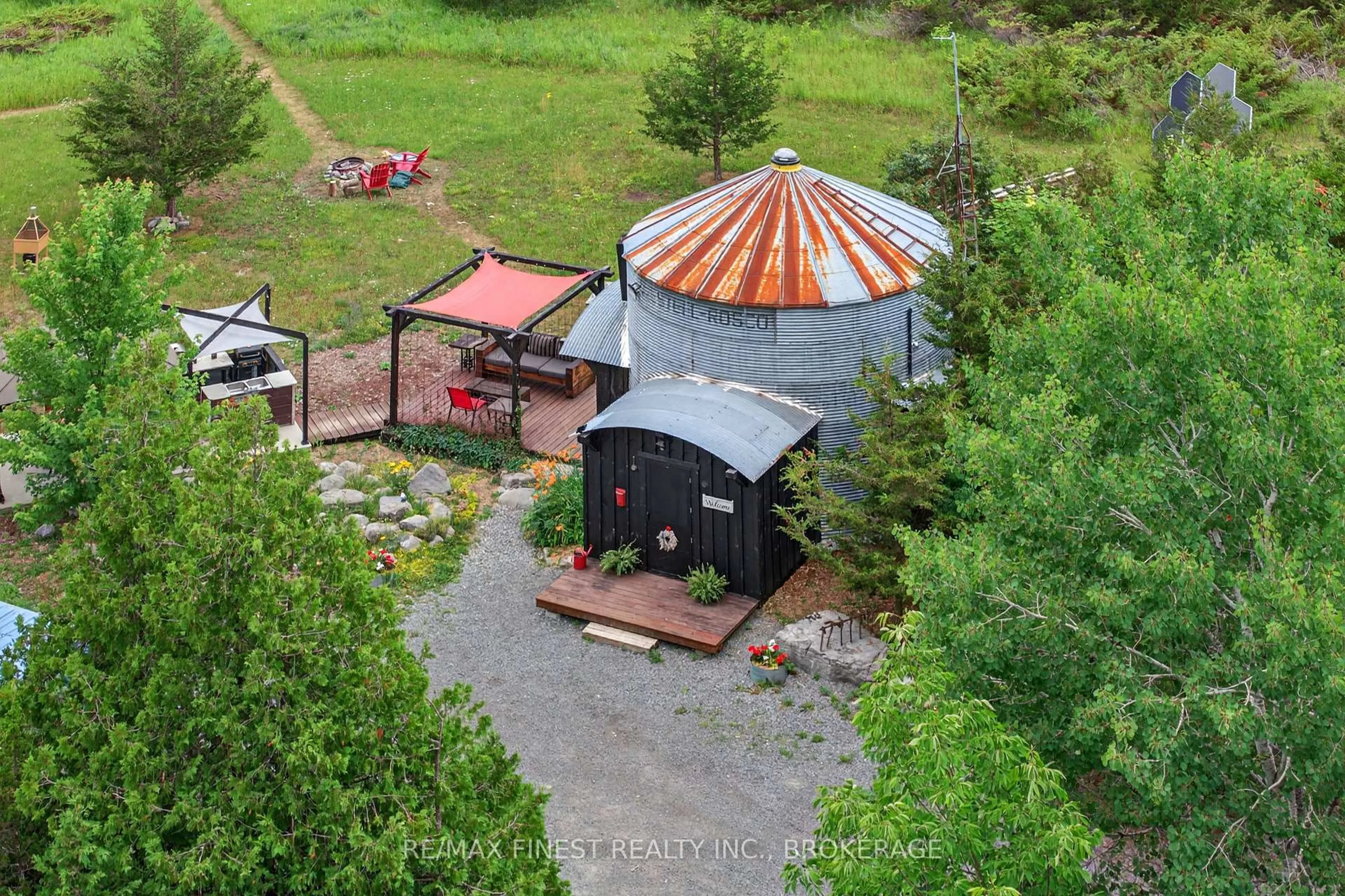 A pic from outside/outdoor area/front of a property/back of a property/a pic from drone, unknown for 922 Lime Lake Rd, Greater Napanee Ontario K0K 2W0