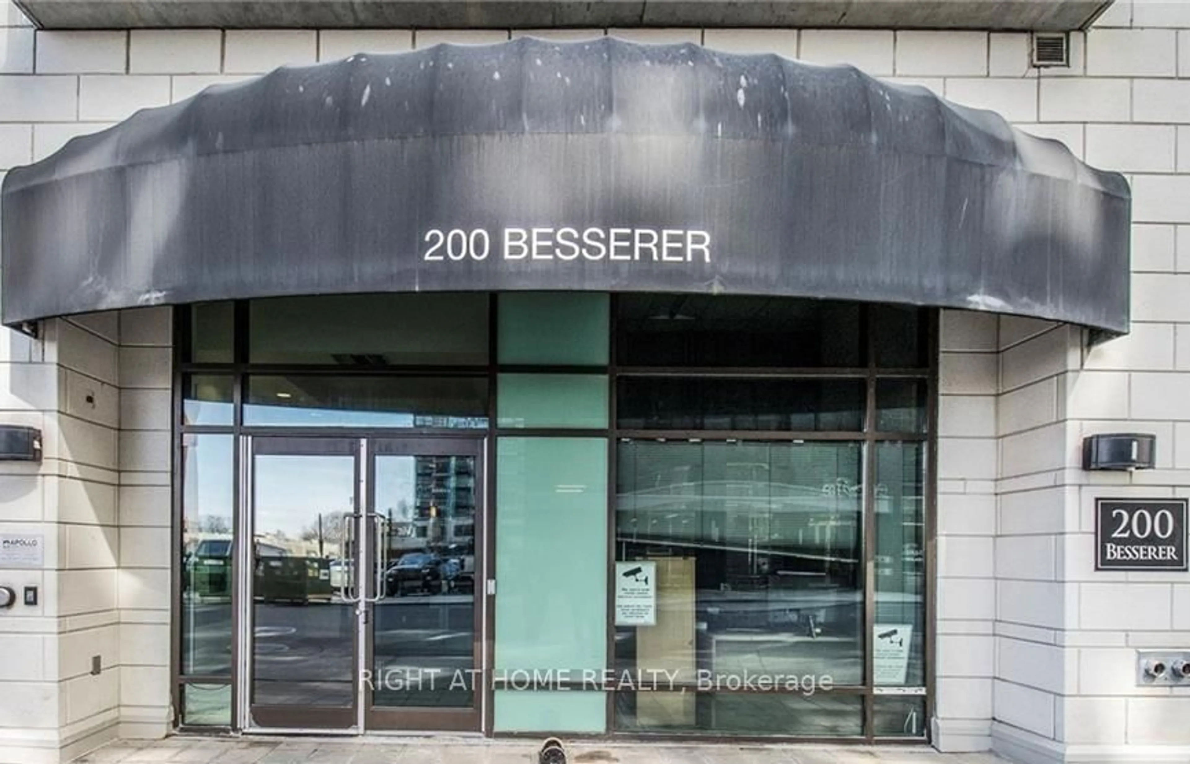 Indoor foyer for 200 Besserer St #308, Ottawa Ontario K1N 0A7