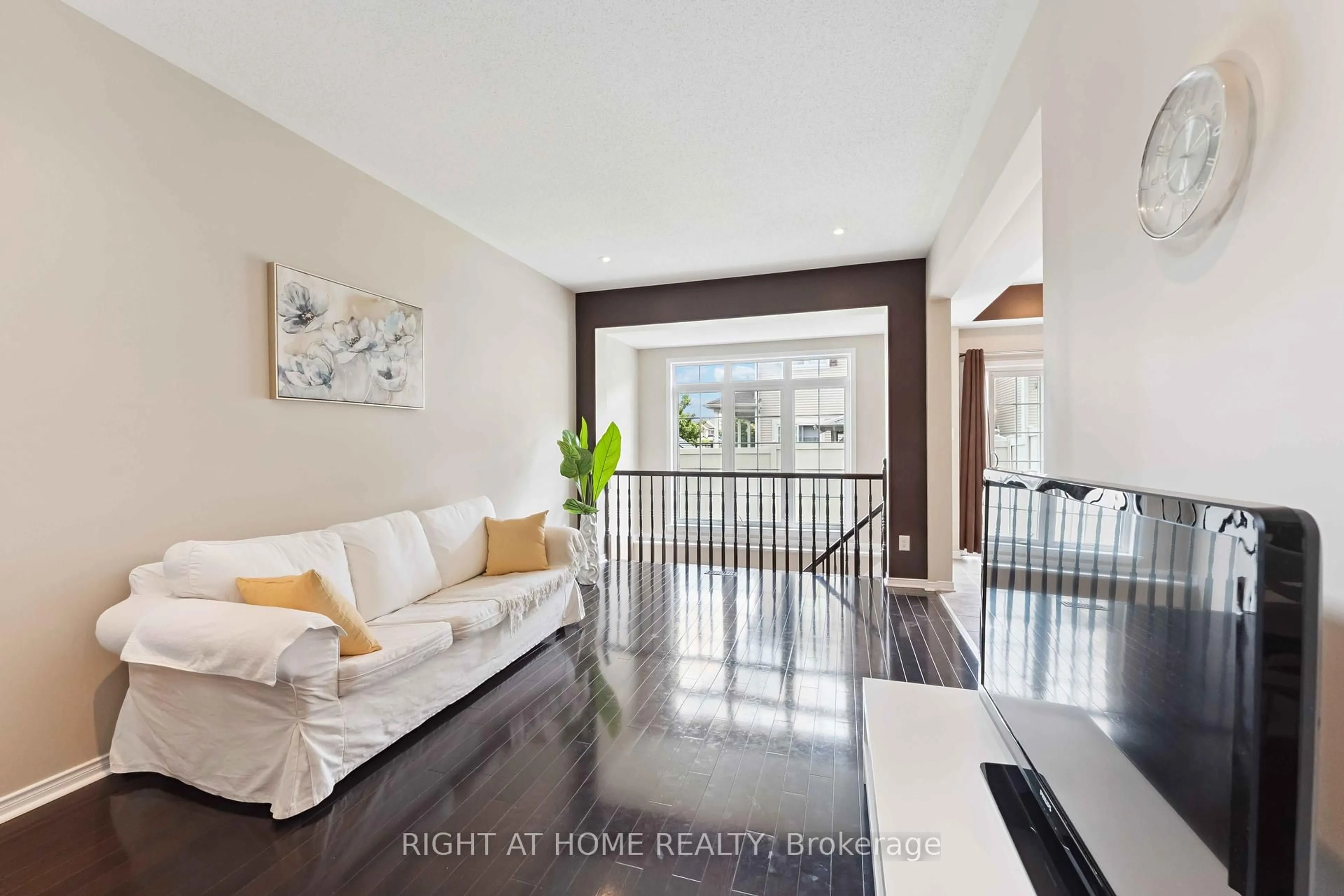 Indoor entryway for 905 Caldermill Private, Ottawa Ontario K2J 0Z8