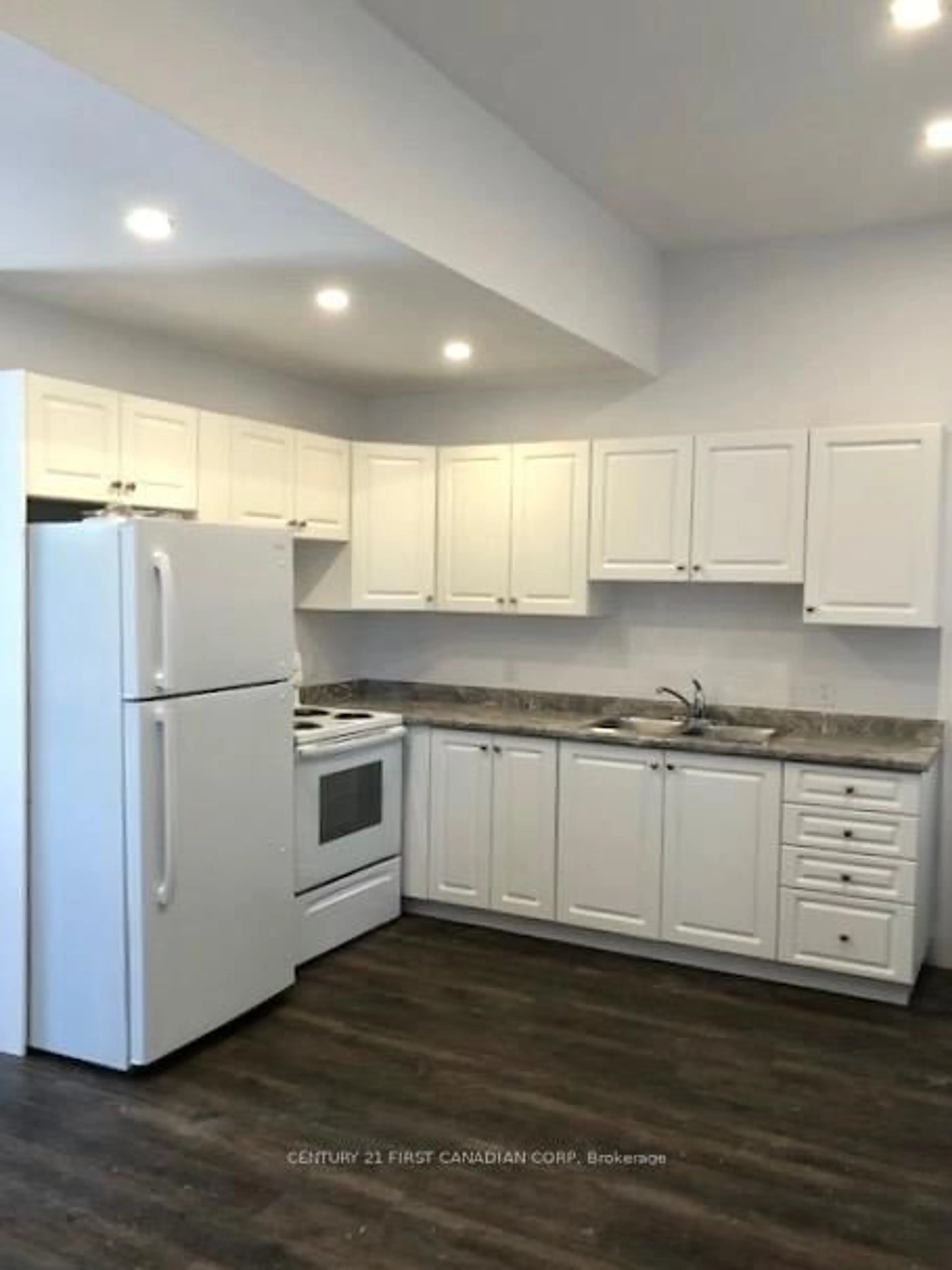 Standard kitchen, wood/laminate floor for 59 Maitland Terr, Strathroy-Caradoc Ontario N7G 1L2