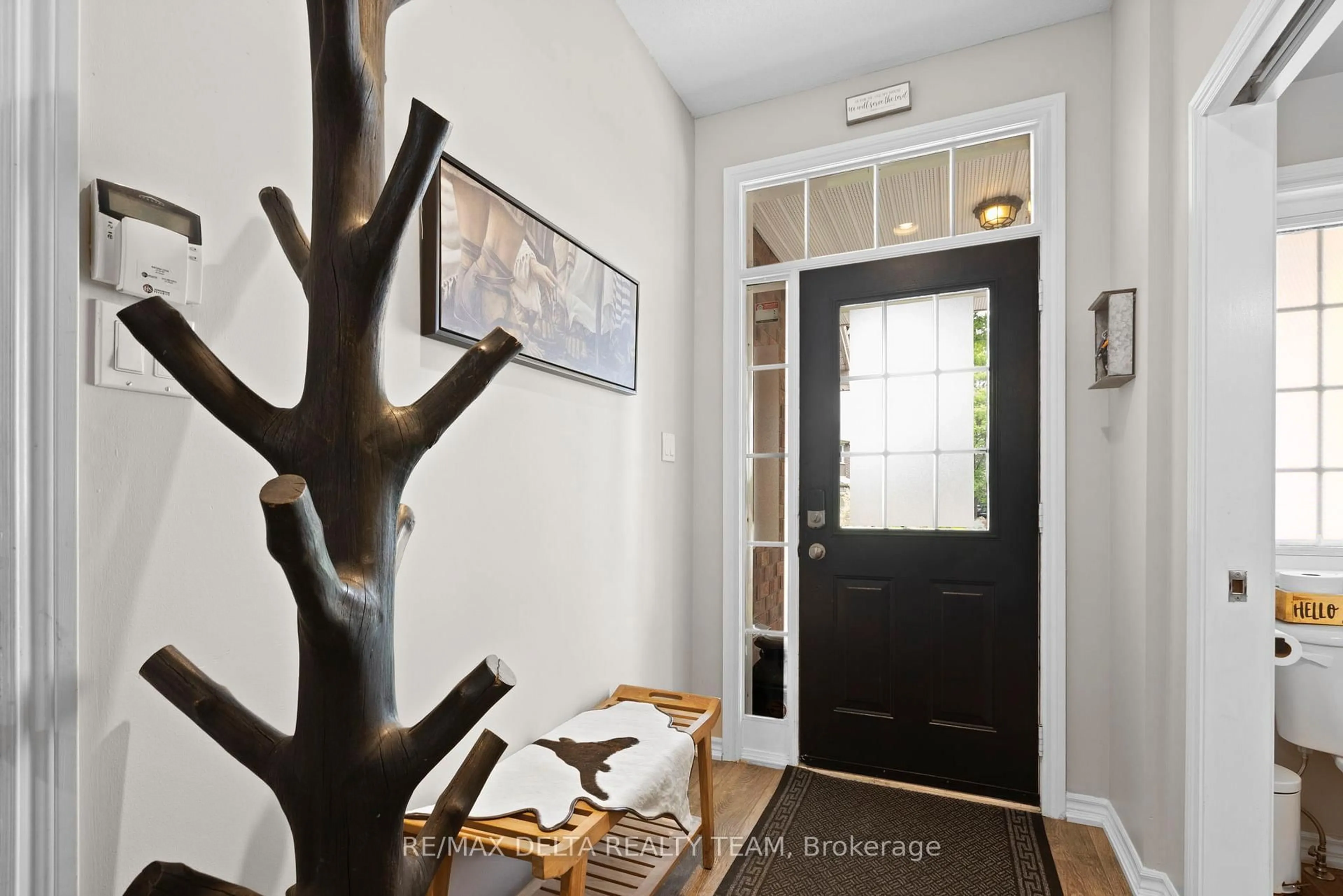 Indoor entryway for 2070 Melette Cres, Ottawa Ontario K4A 4X2
