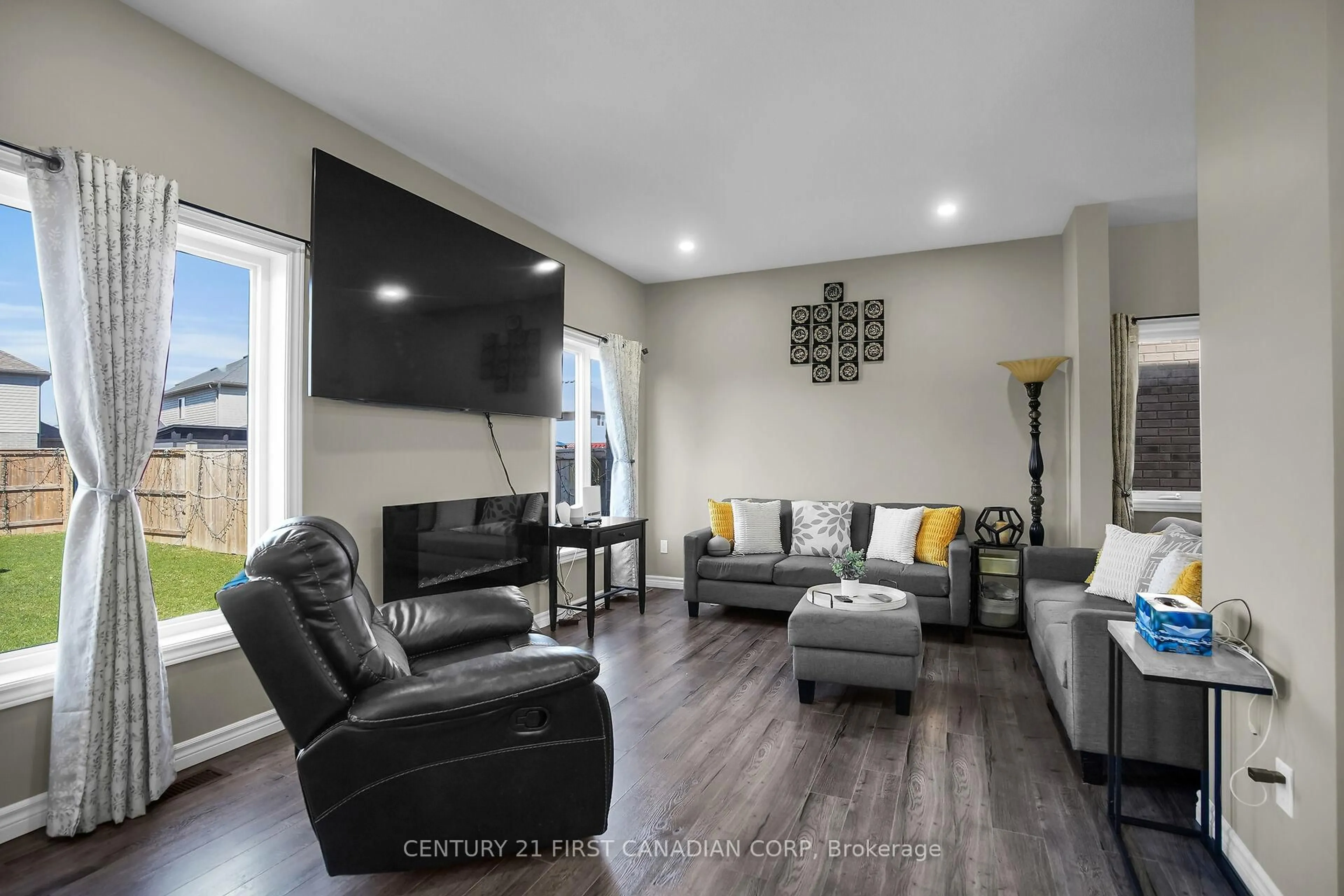 Living room with furniture, unknown for 1249 Sandbar St, London North Ontario N6G 0Y3