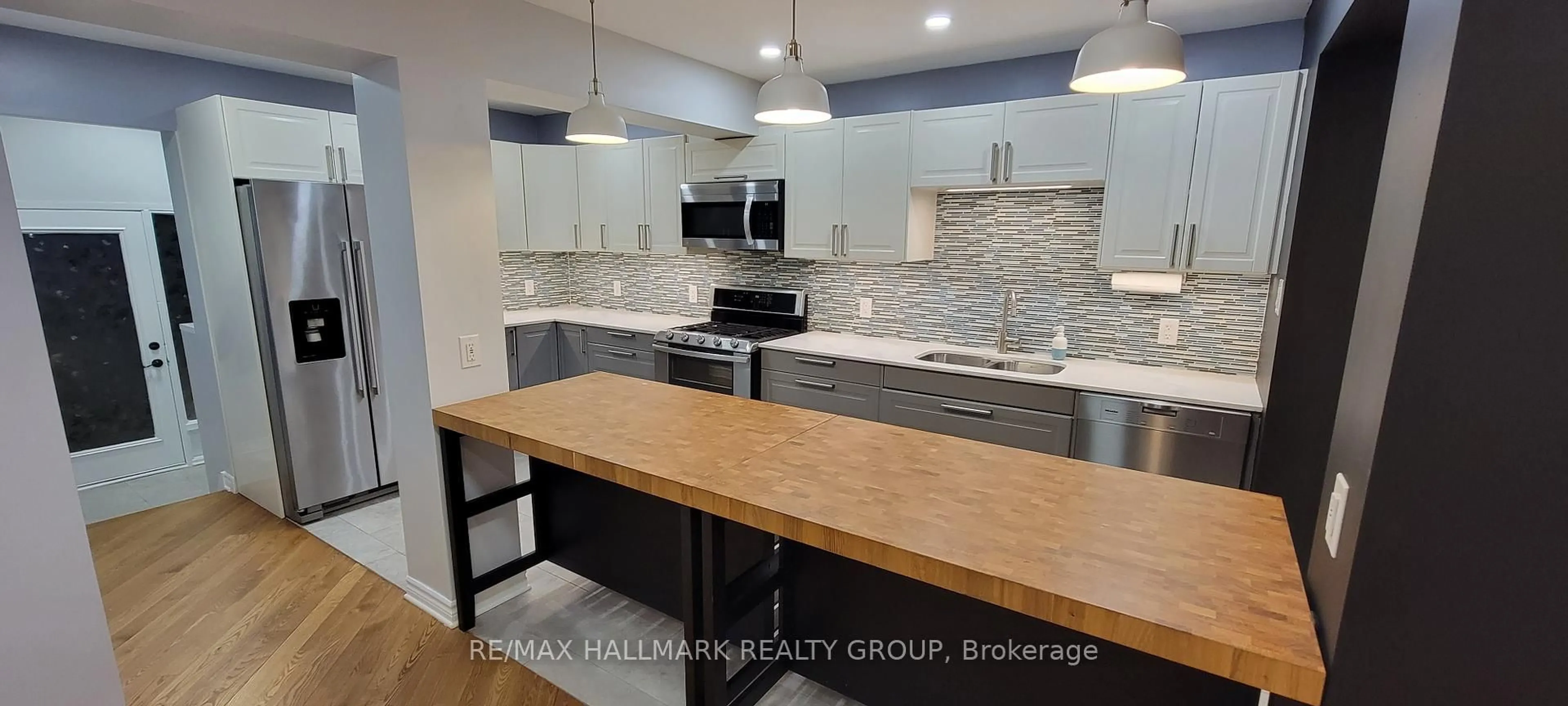 Open concept kitchen, unknown for 272 Pickford Dr, Kanata Ontario K2L 3T5