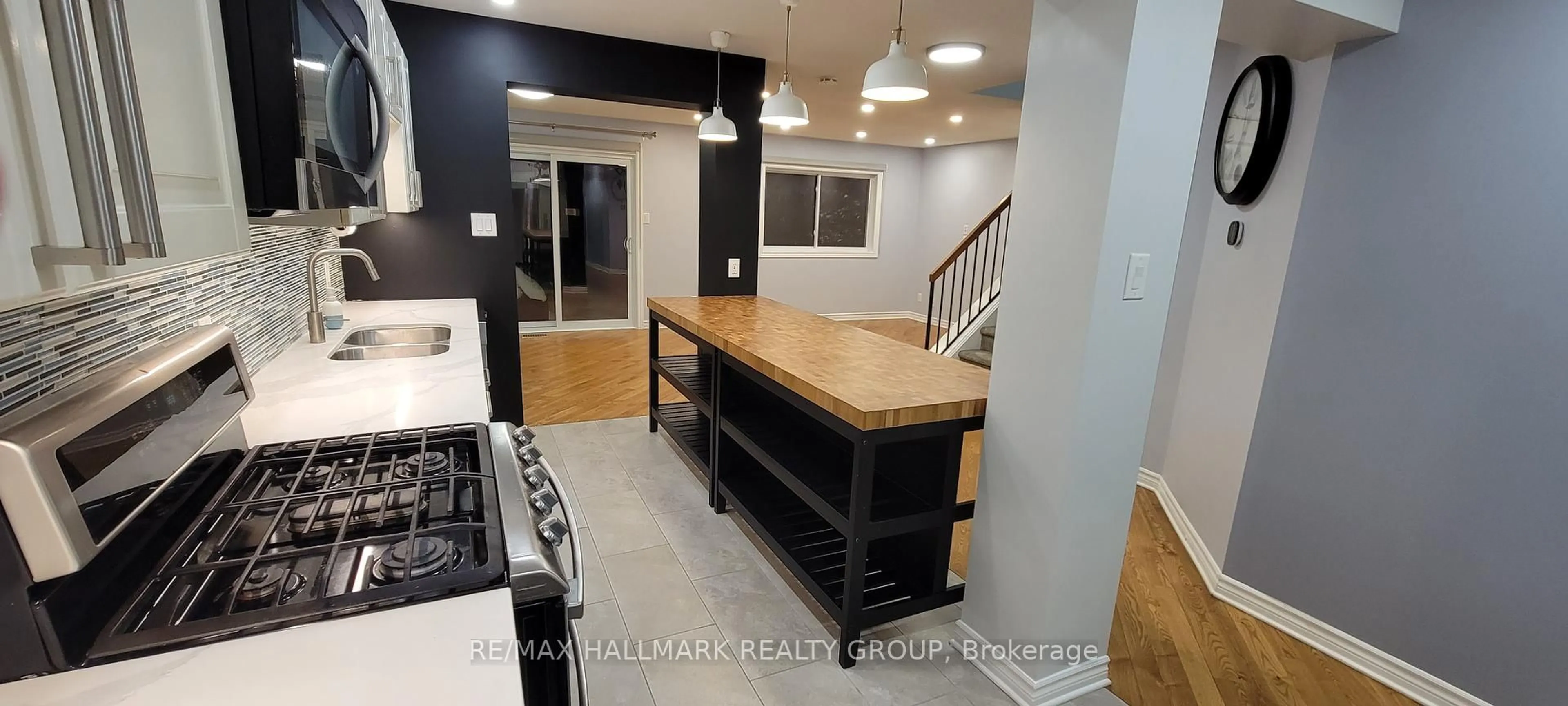 Contemporary kitchen, unknown for 272 Pickford Dr, Kanata Ontario K2L 3T5