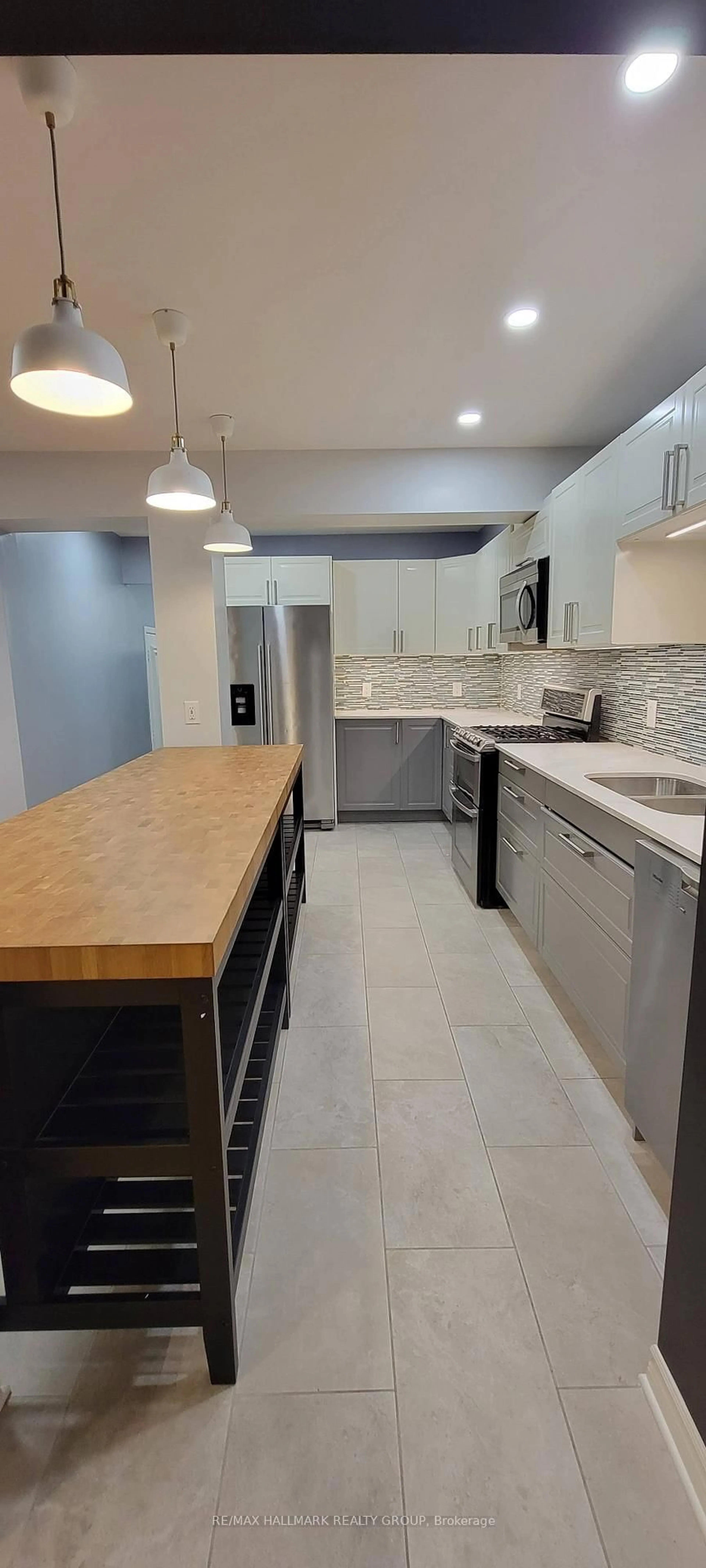 Unknown for 272 Pickford Dr, Kanata Ontario K2L 3T5