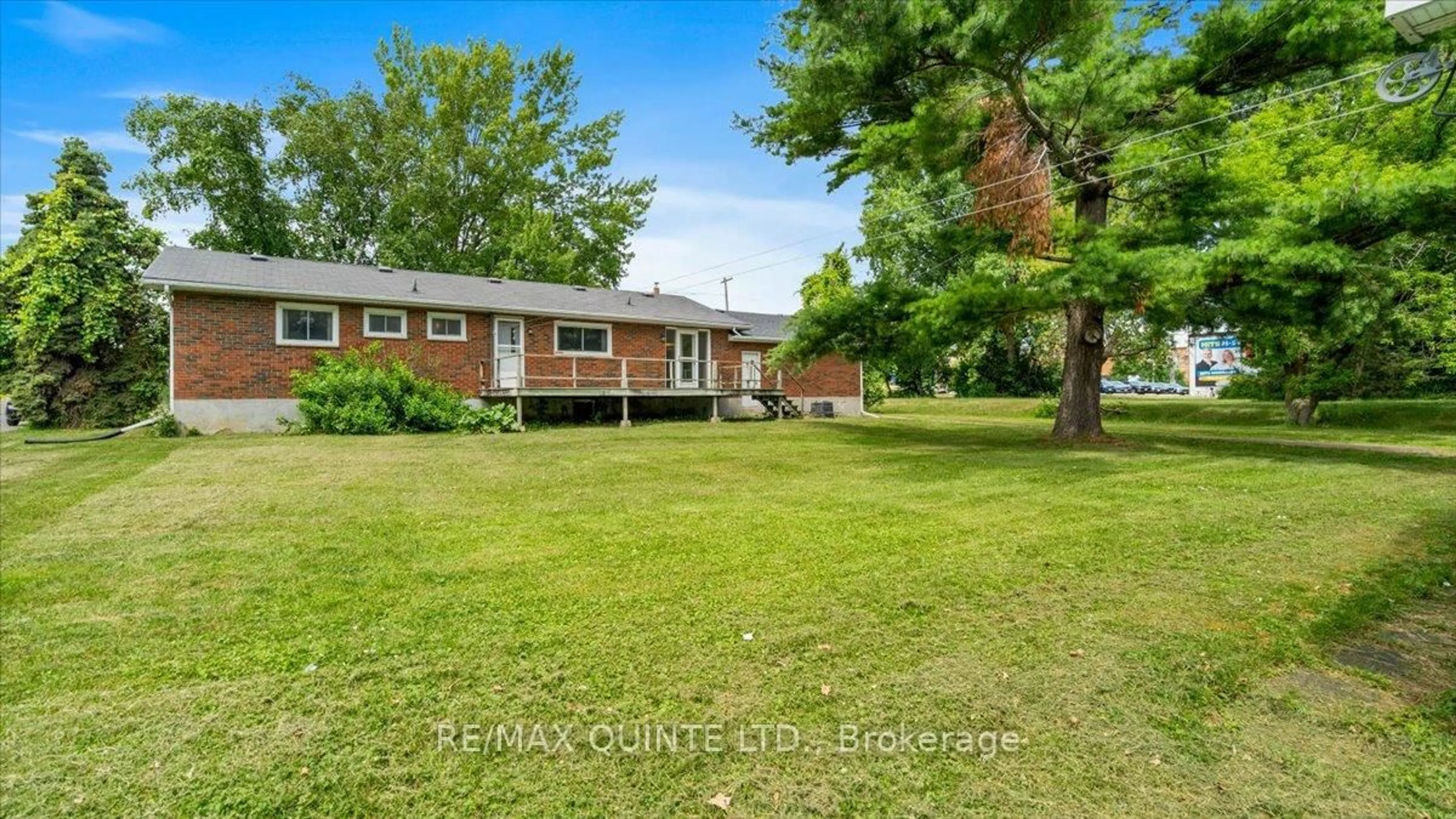 A pic from outside/outdoor area/front of a property/back of a property/a pic from drone, unknown for 507 Dundas St, Belleville Ontario K8P 1B6