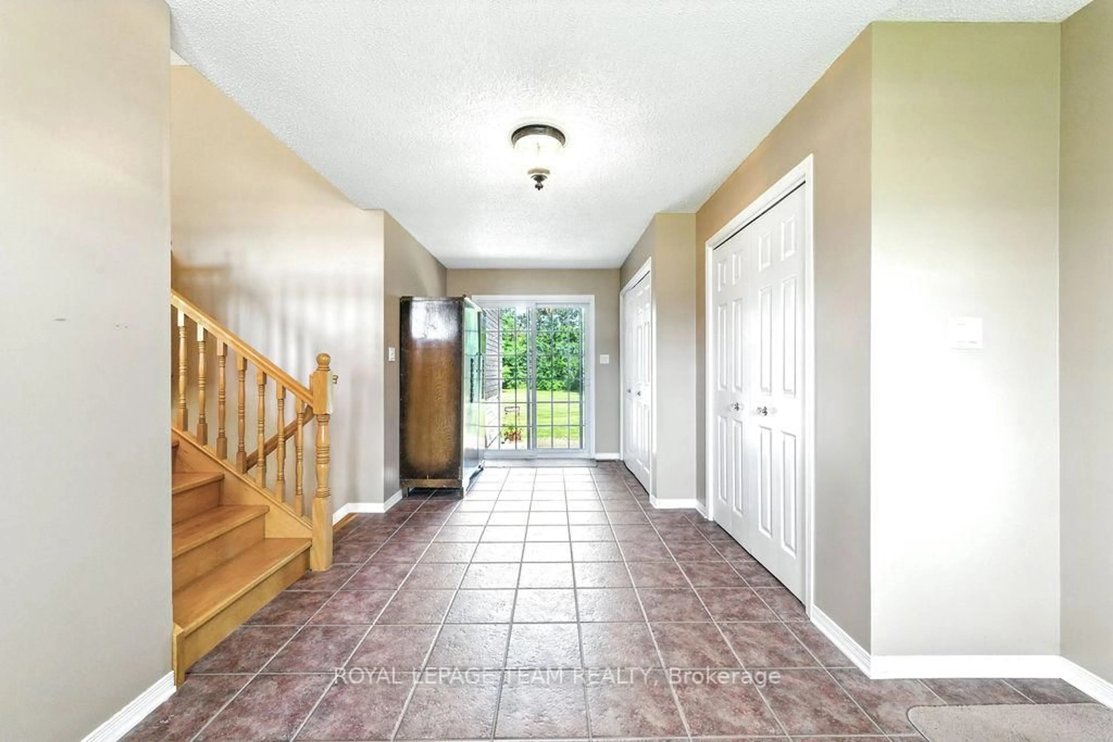 Indoor entryway for 186 Pleasant View Dr, Pembroke Ontario K8B 1B6