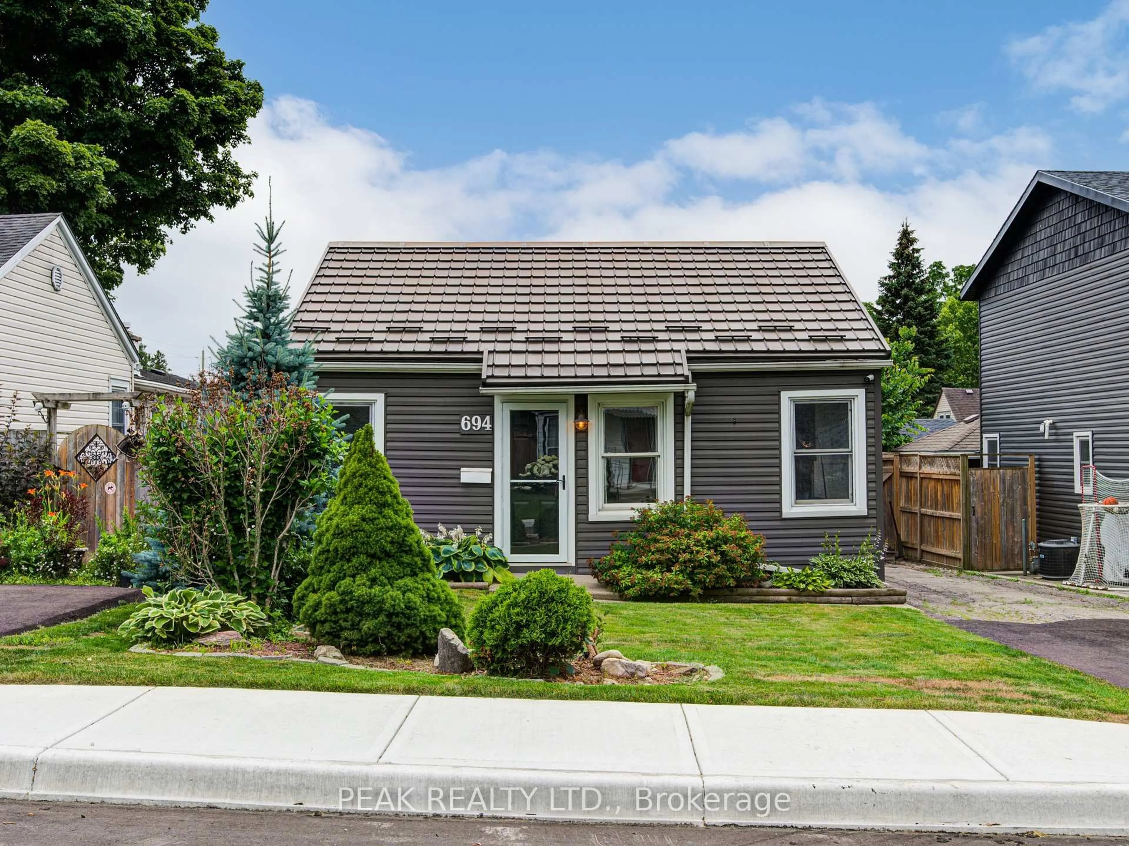 Home with vinyl exterior material, street for 694 Elizabeth St, Woodstock Ontario N4S 5B7
