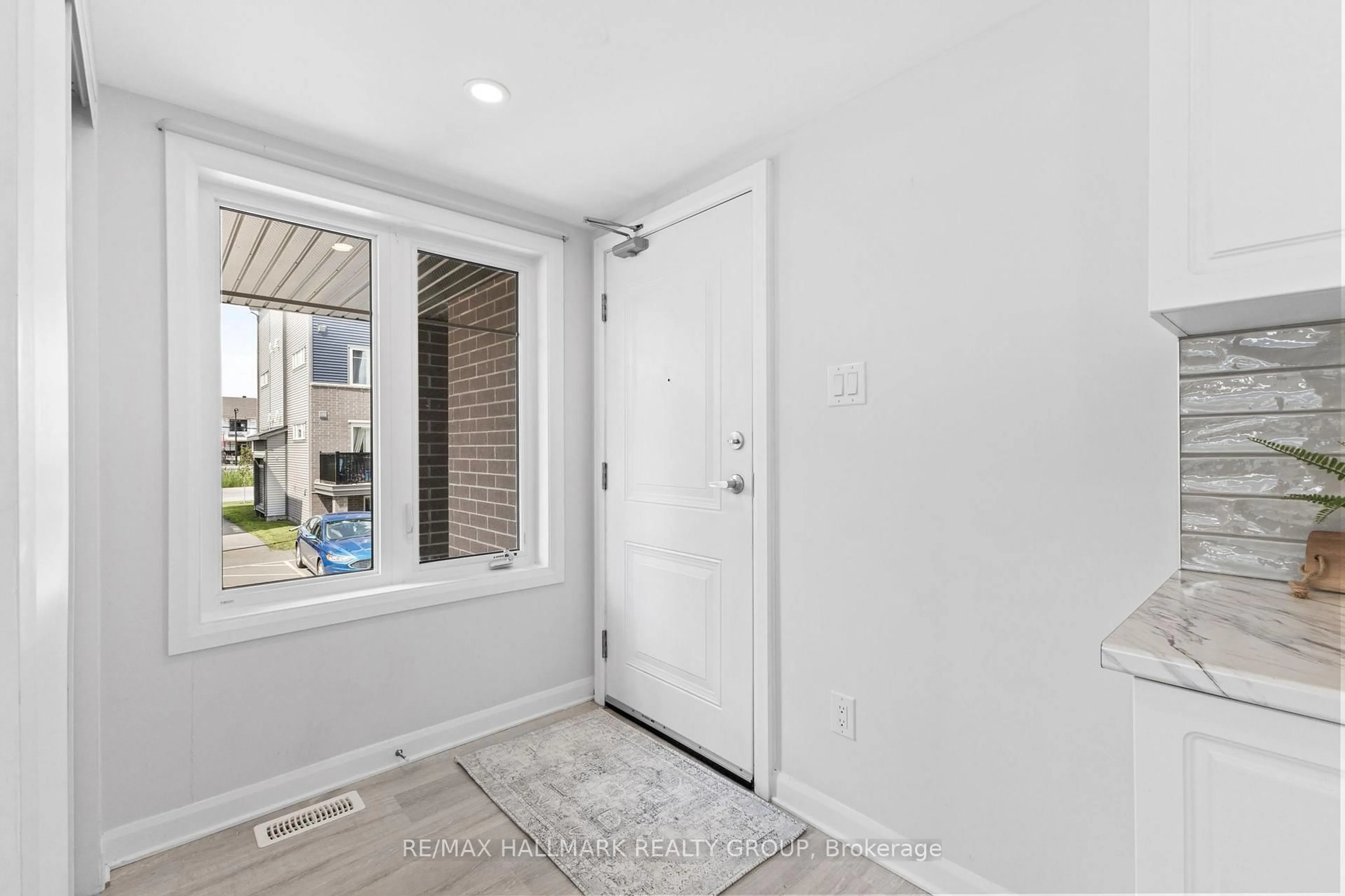Indoor entryway for 706 AMBERWING Private #D, Ottawa Ontario K4A 5H5