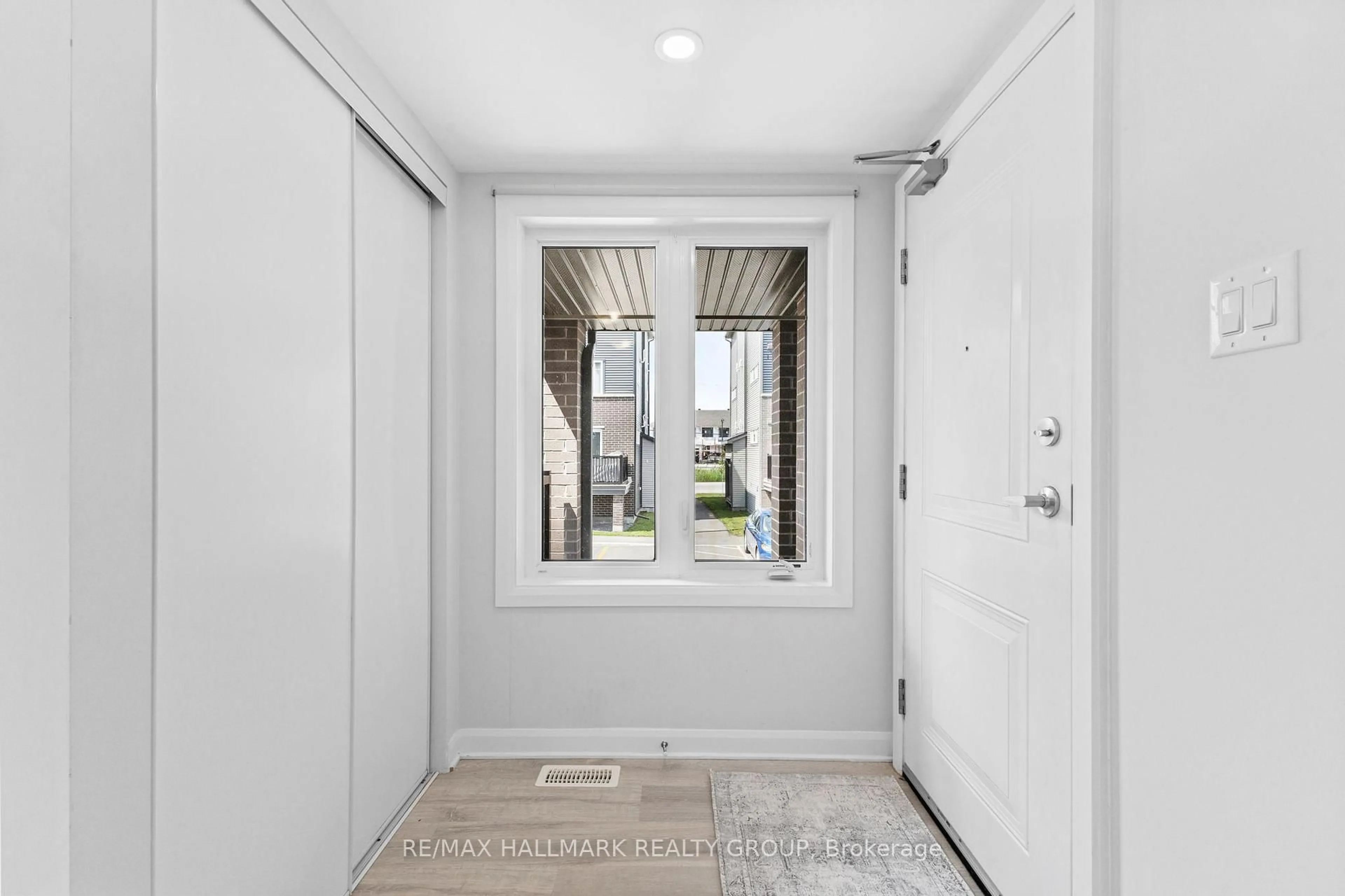 Indoor entryway for 706 AMBERWING Private #D, Ottawa Ontario K4A 5H5