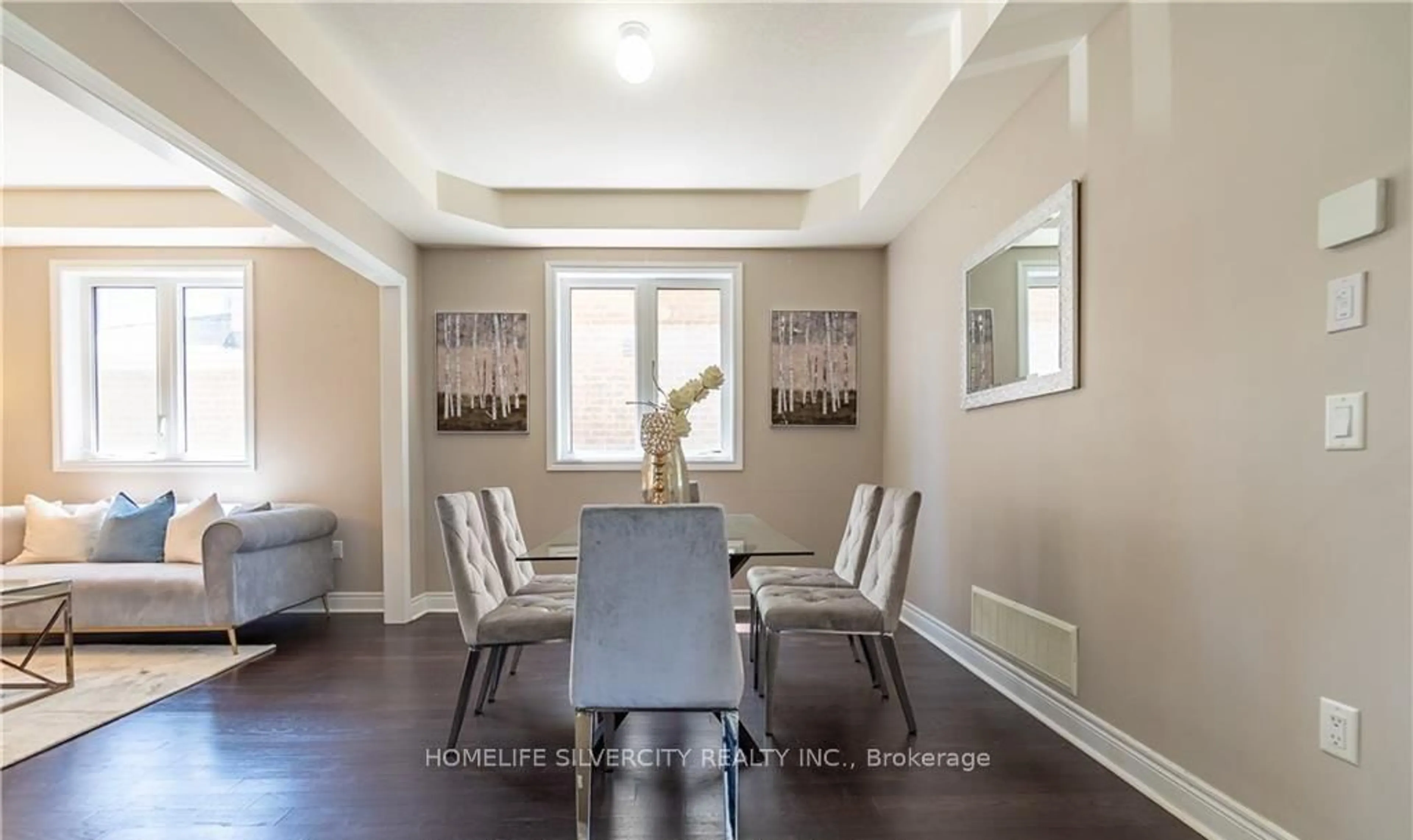 Dining room, wood/laminate floor for 1029 Upper Thames Dr, Woodstock Ontario N4S 7W2