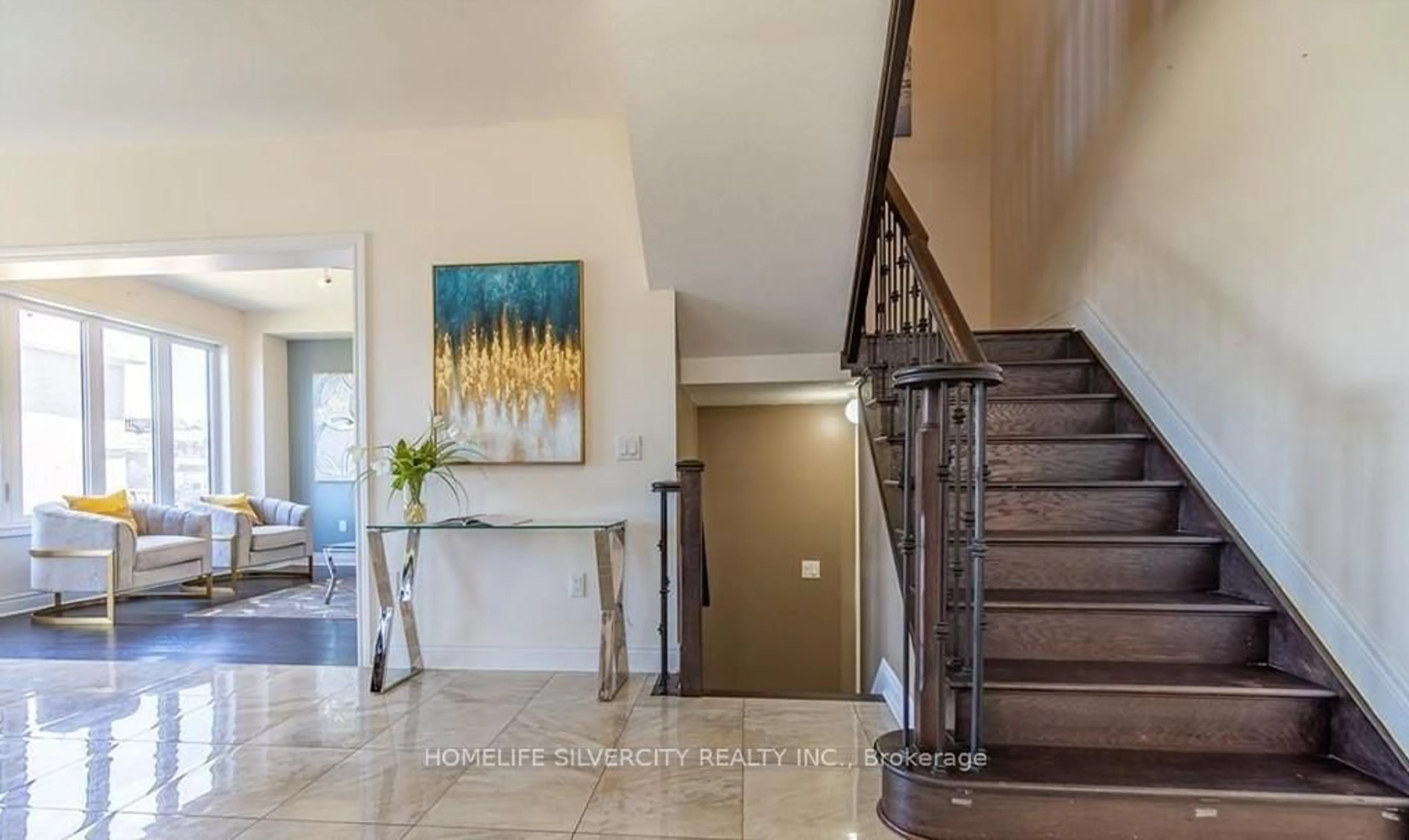 Indoor foyer for 1029 Upper Thames Dr, Woodstock Ontario N4S 7W2
