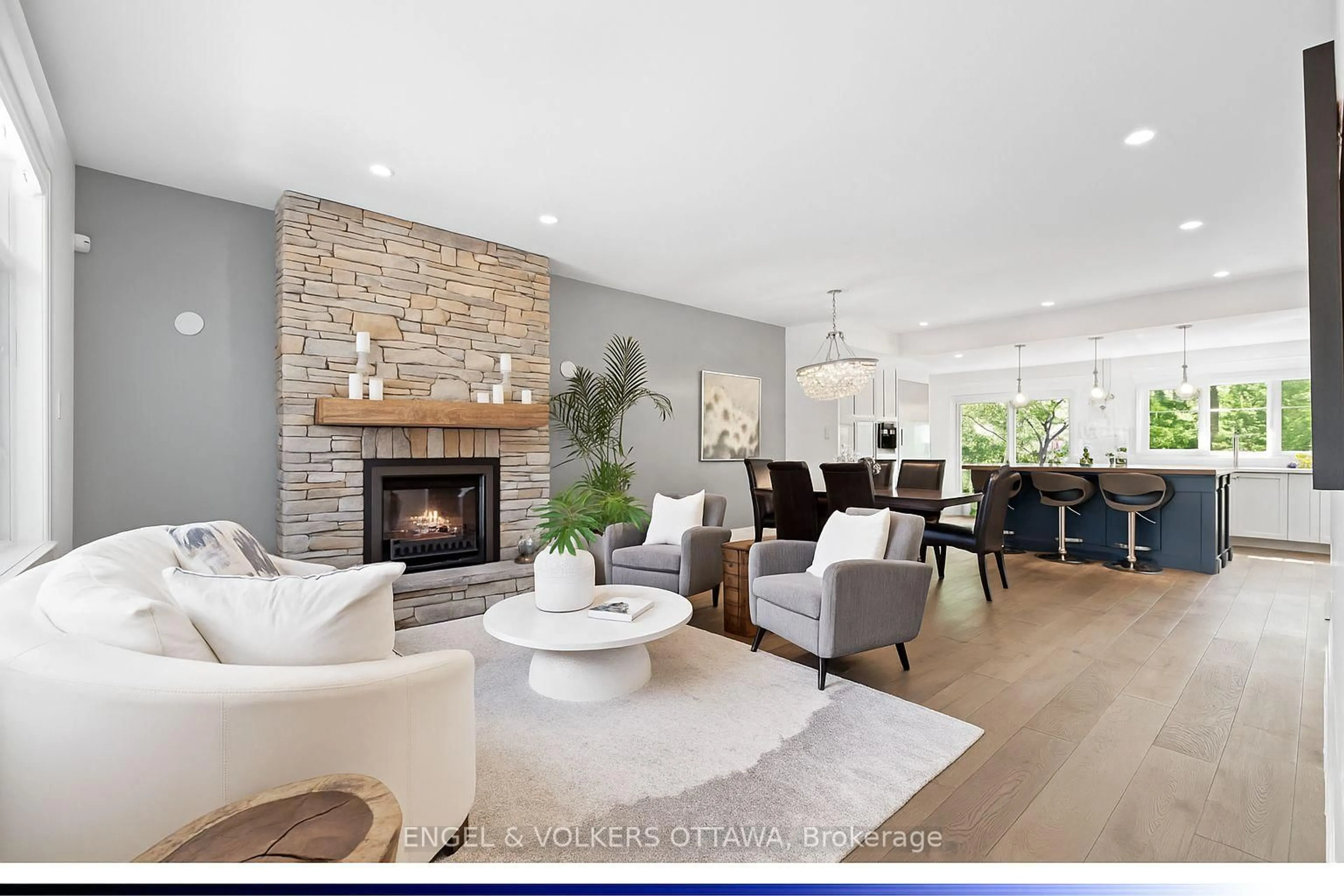Living room with furniture, unknown for 350 Cunningham Ave, Ottawa Ontario K1H 6B4