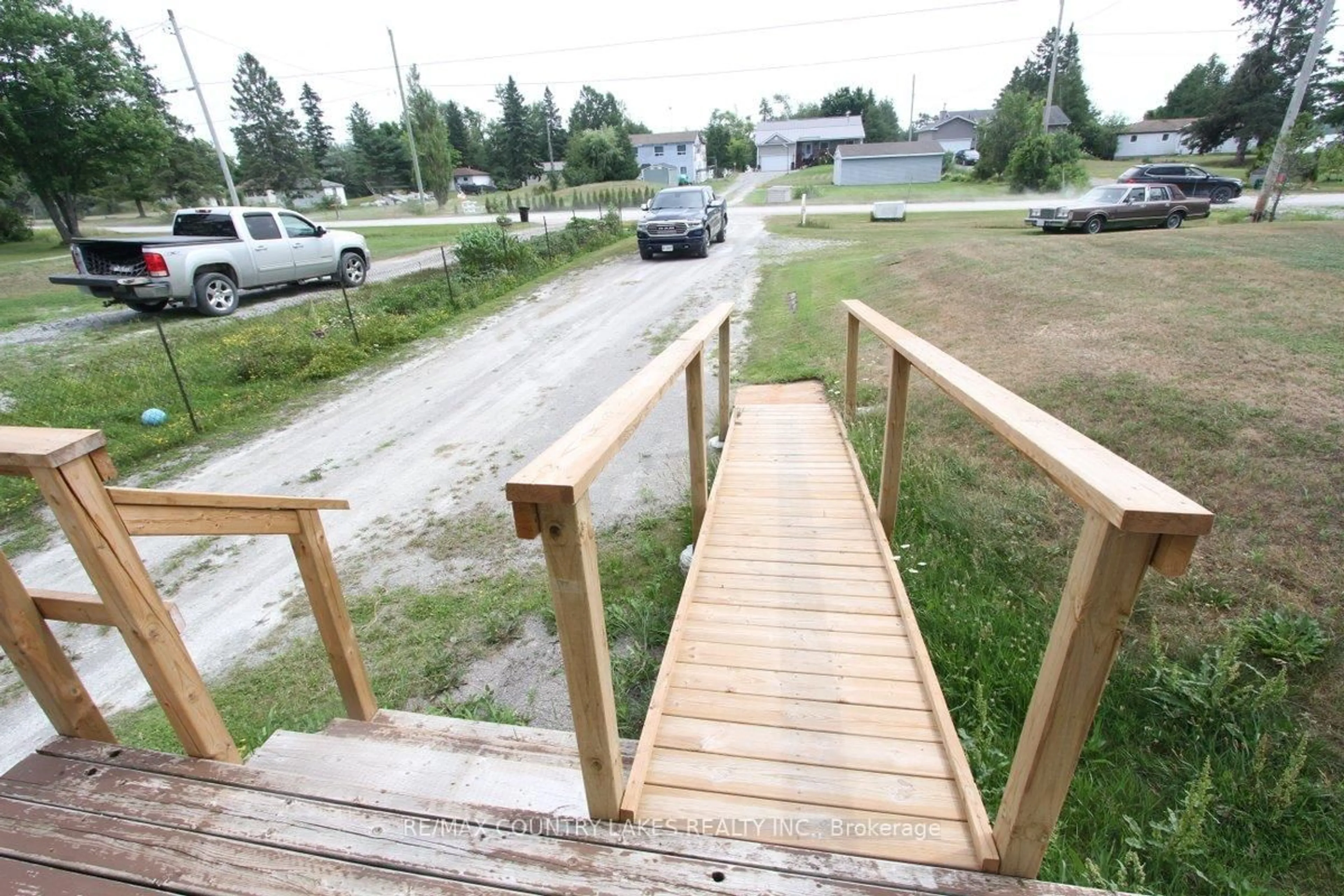 Patio, street for 262 Mcguire Beach Rd, Kawartha Lakes Ontario K0M 2B0