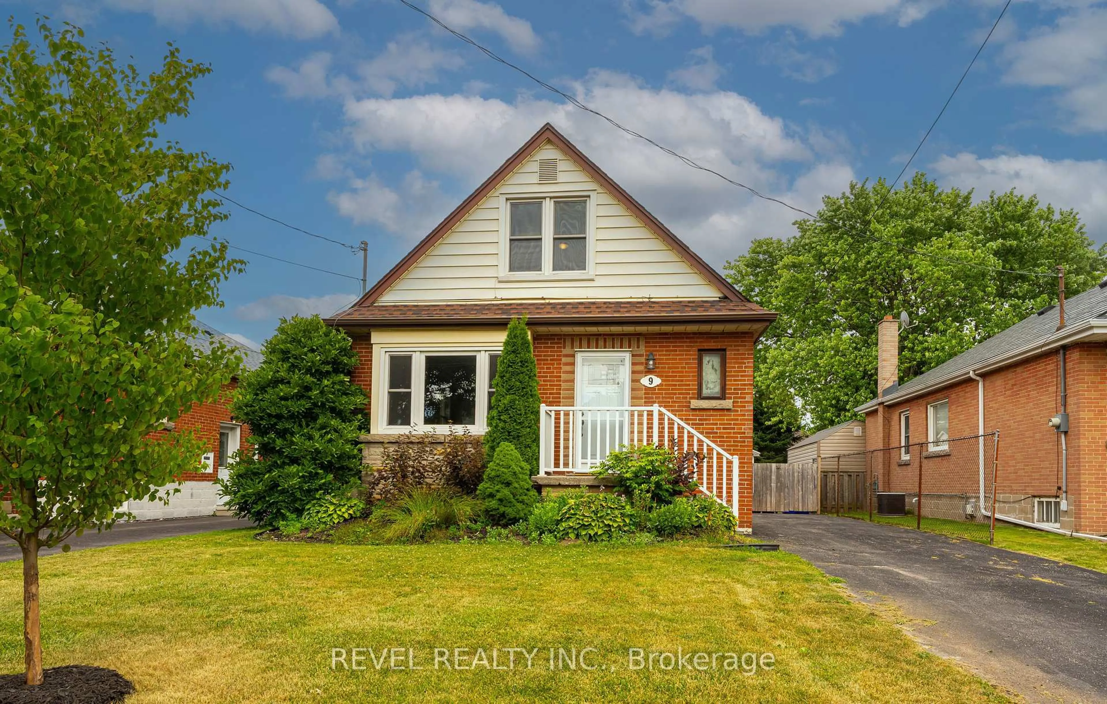 Home with brick exterior material, street for 9 East 41st St, Hamilton Ontario L8T 2Z3