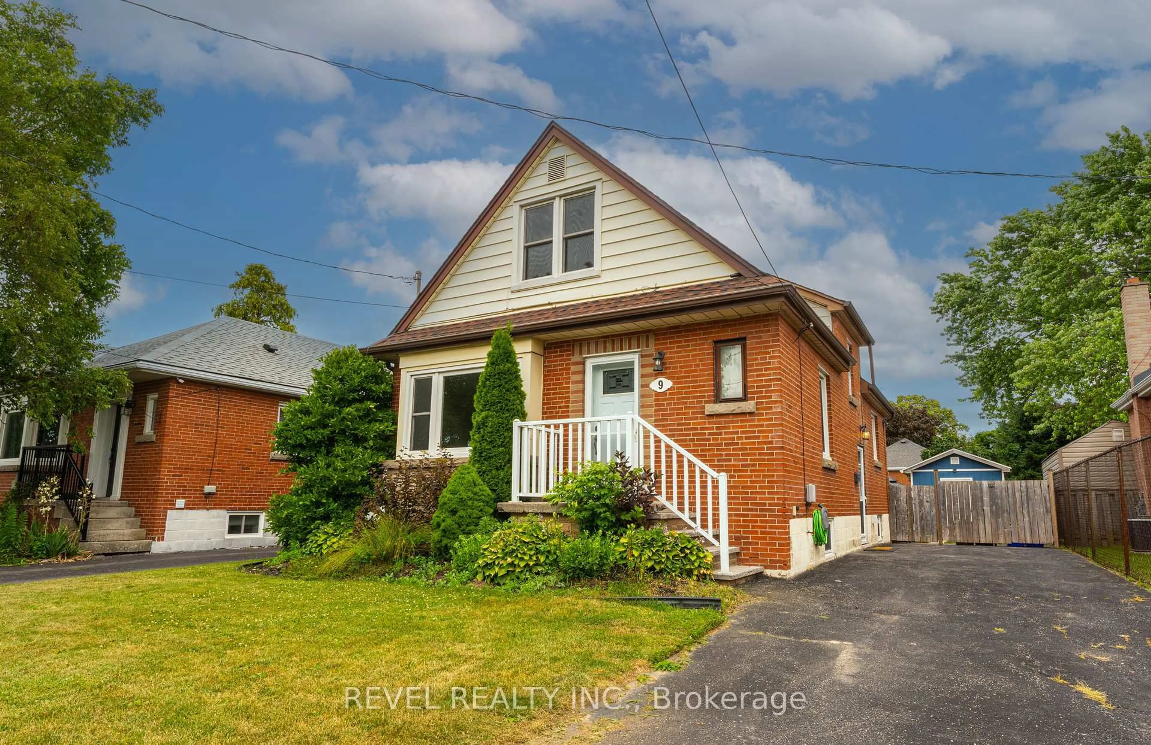 Home with brick exterior material, street for 9 East 41st St, Hamilton Ontario L8T 2Z3