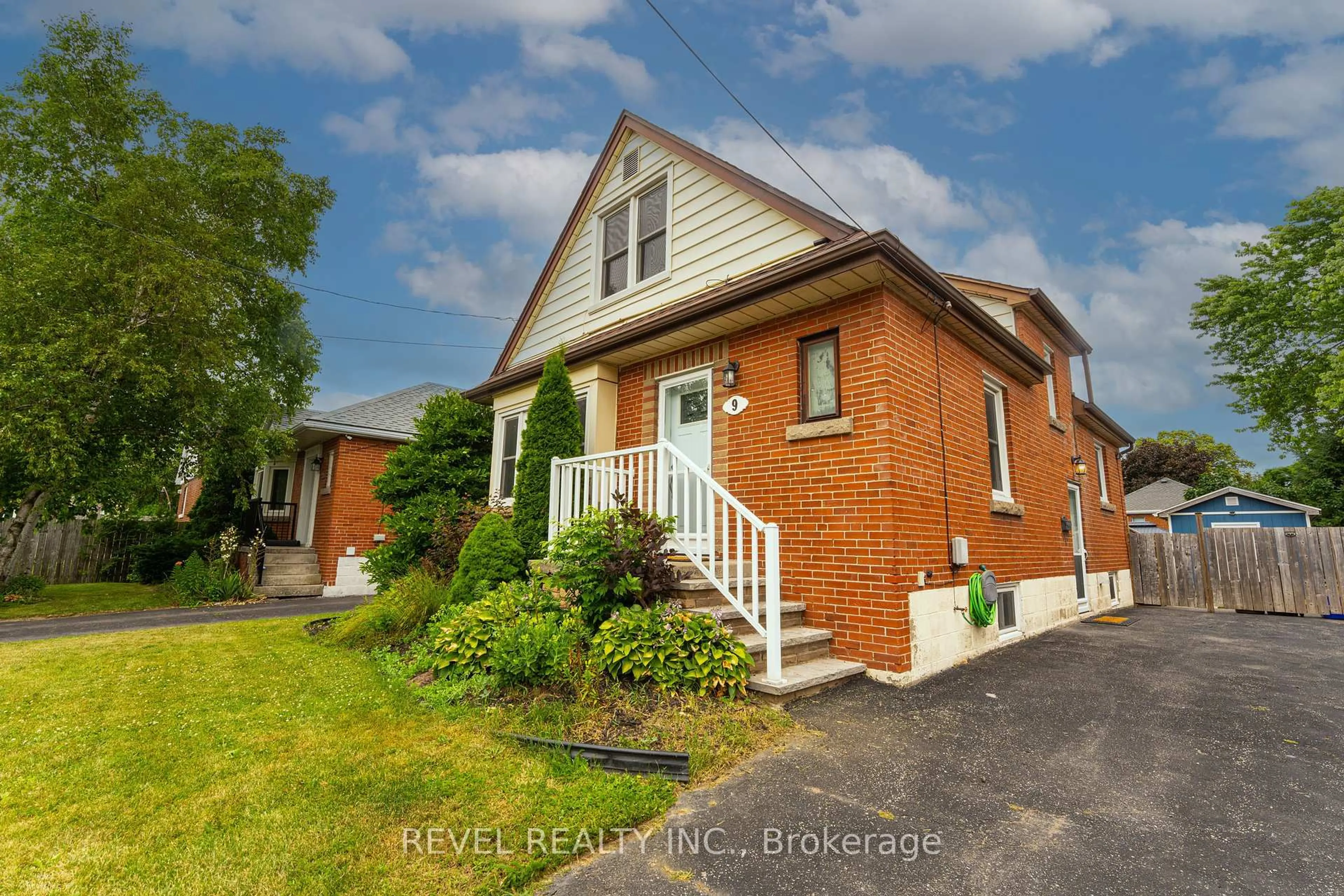 Home with brick exterior material, street for 9 East 41st St, Hamilton Ontario L8T 2Z3