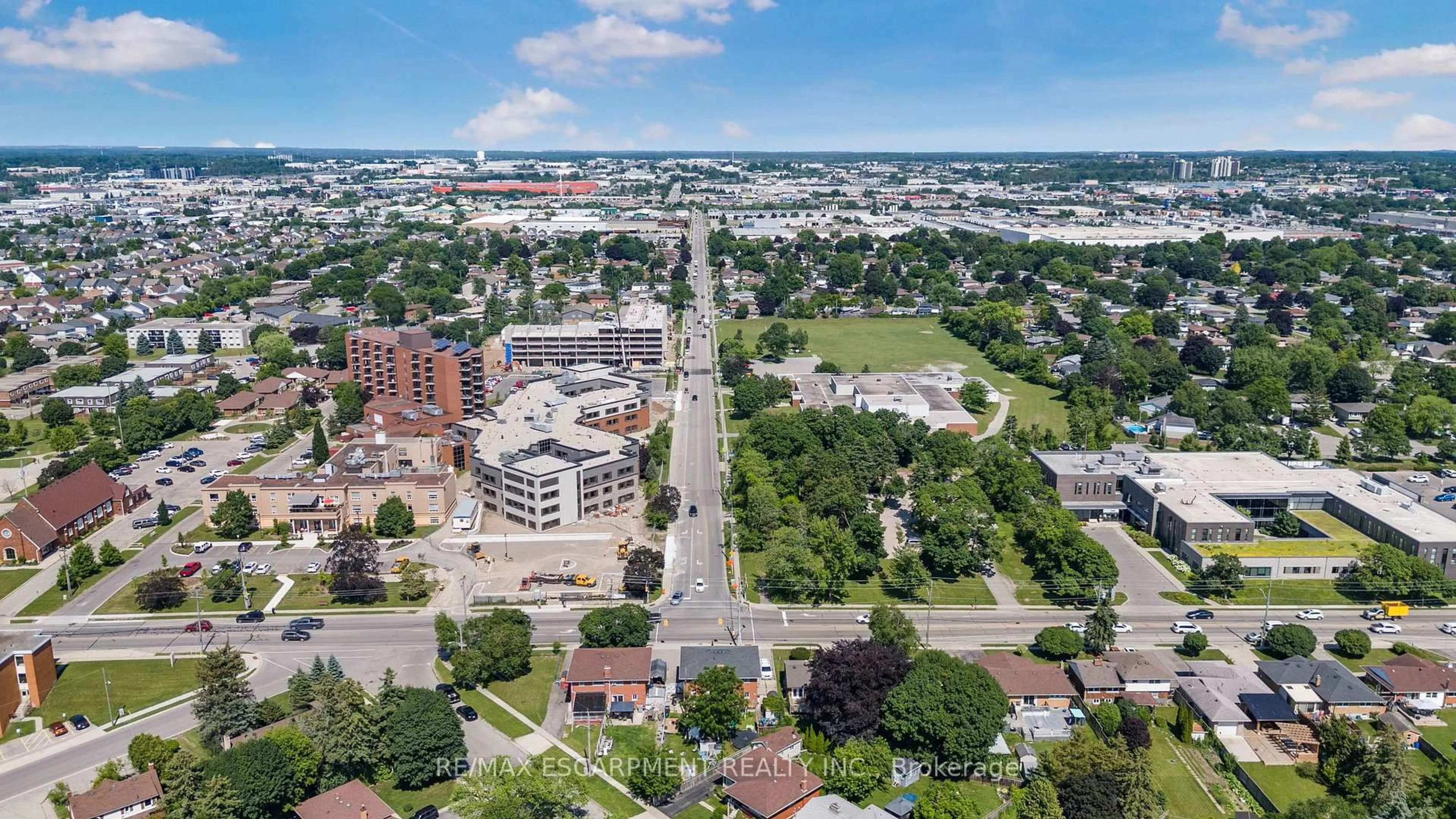 A pic from outside/outdoor area/front of a property/back of a property/a pic from drone, city buildings view from balcony for 944 Concession St, Hamilton Ontario L8V 1G2