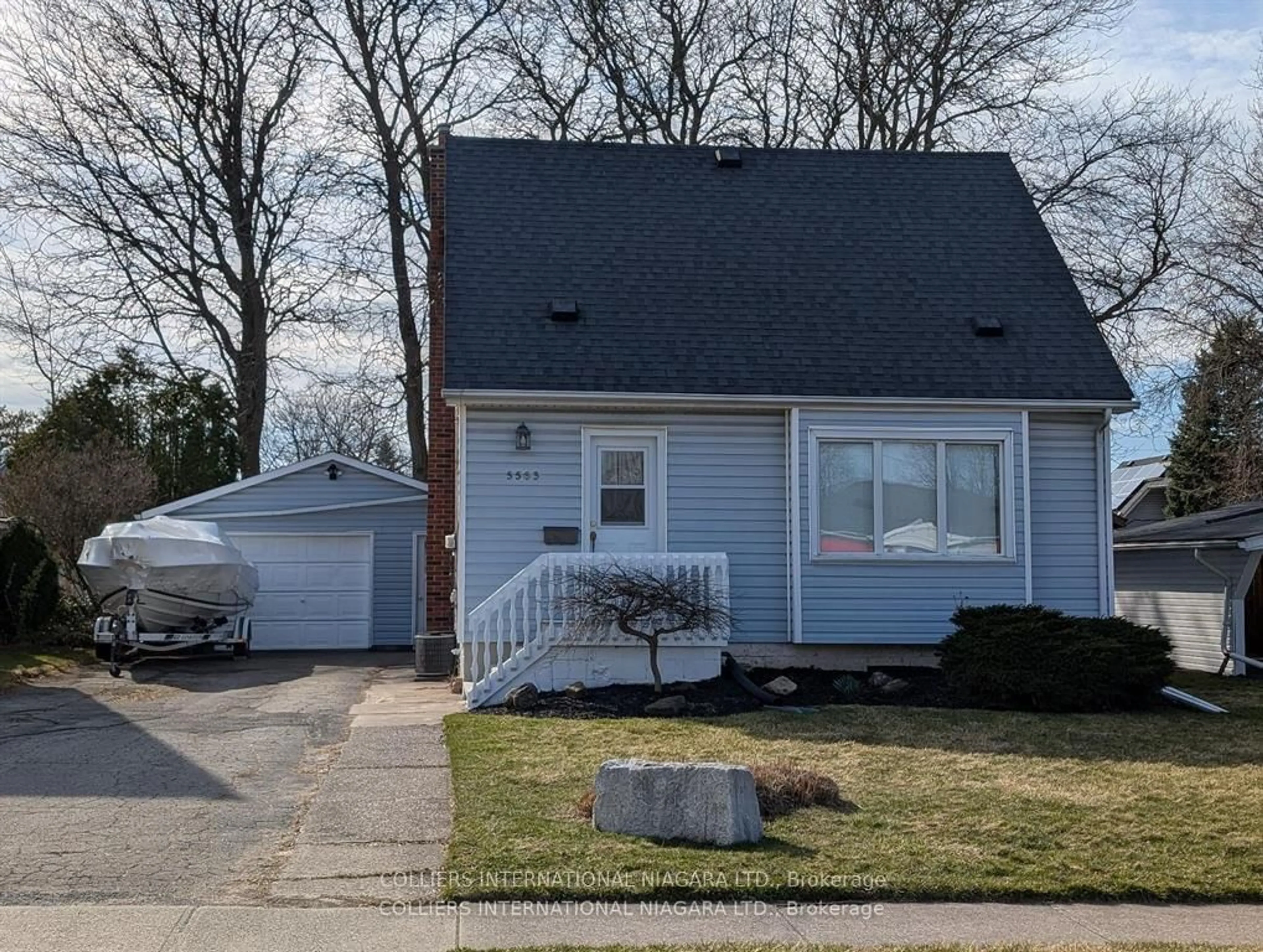 Home with vinyl exterior material, street for 5563 Hillsdale Ave, Niagara Falls Ontario L2G 4T8