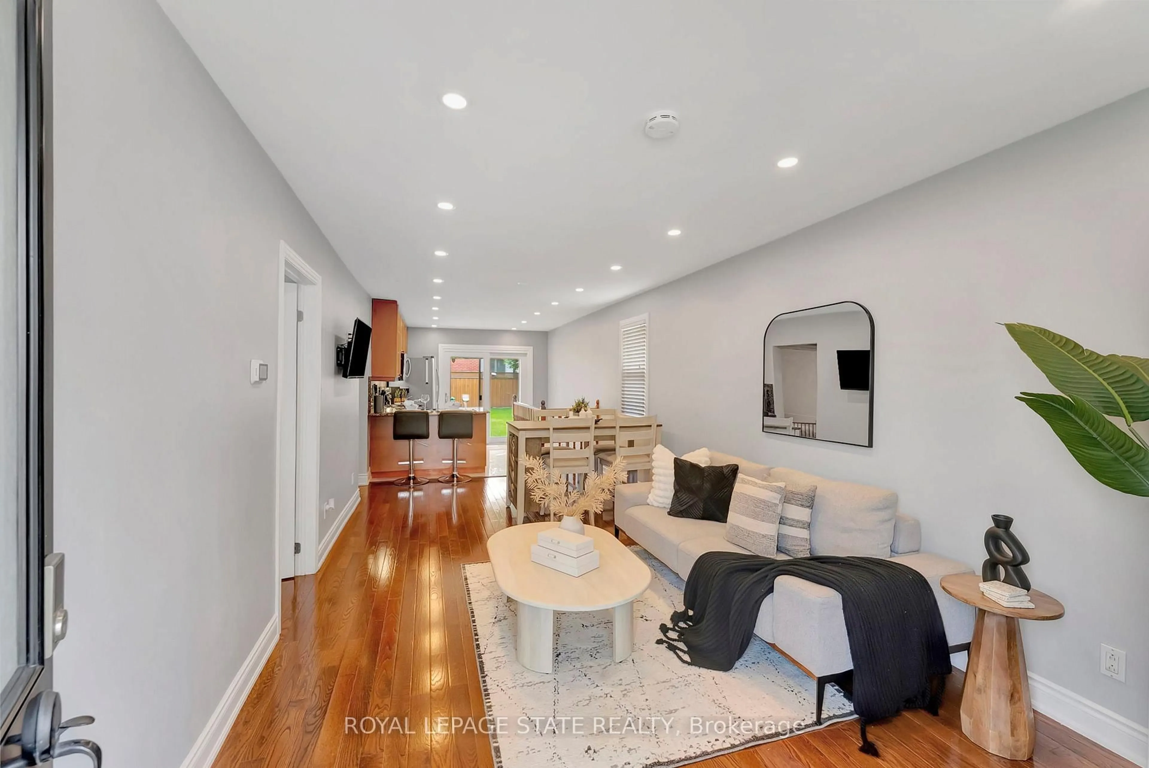 Living room with furniture, unknown for 746 Roxborough Ave, Hamilton Ontario L8H 1S7