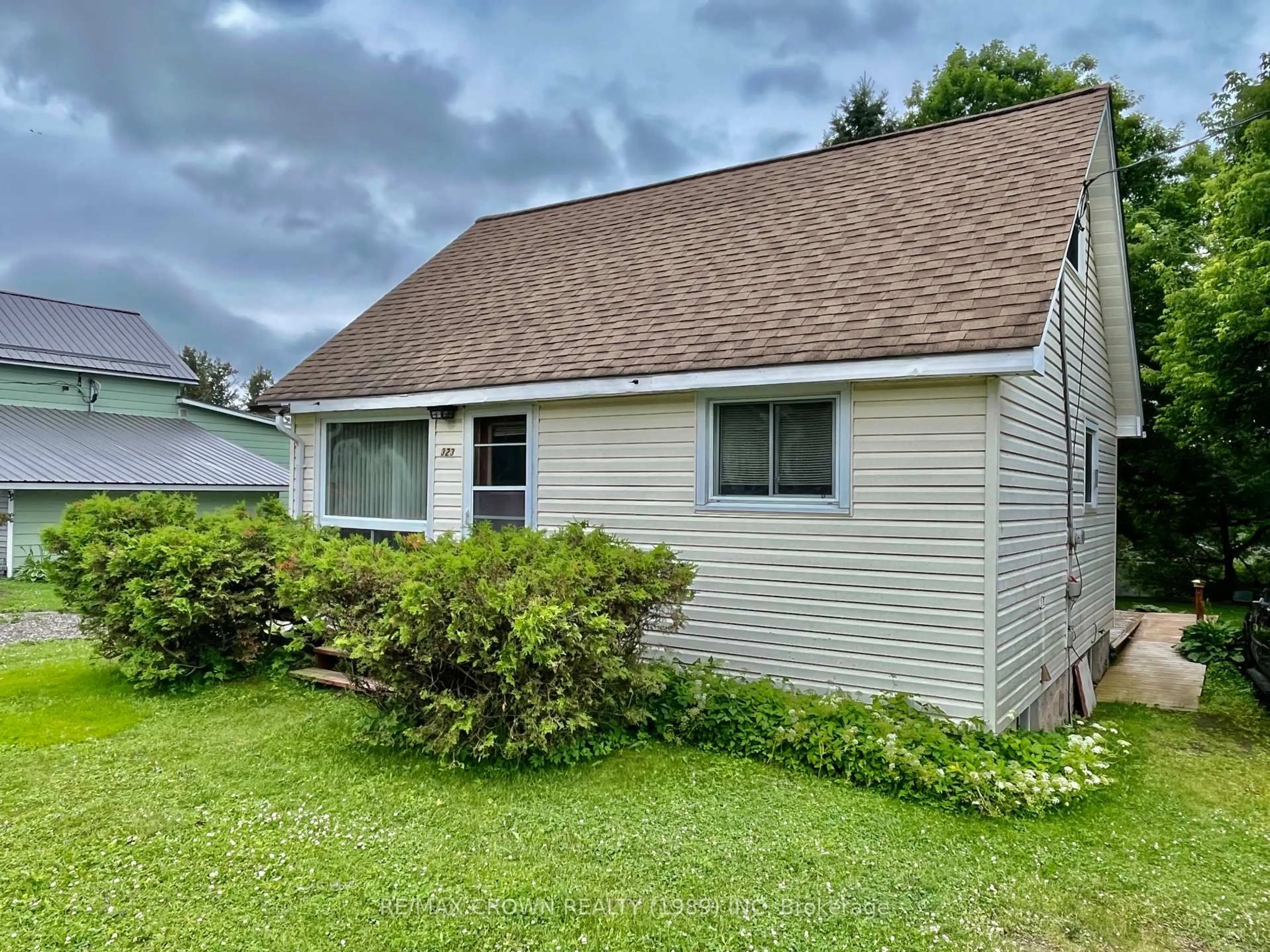 Unknown for 323 Spetz St, Powassan Ontario P0H 1Z0