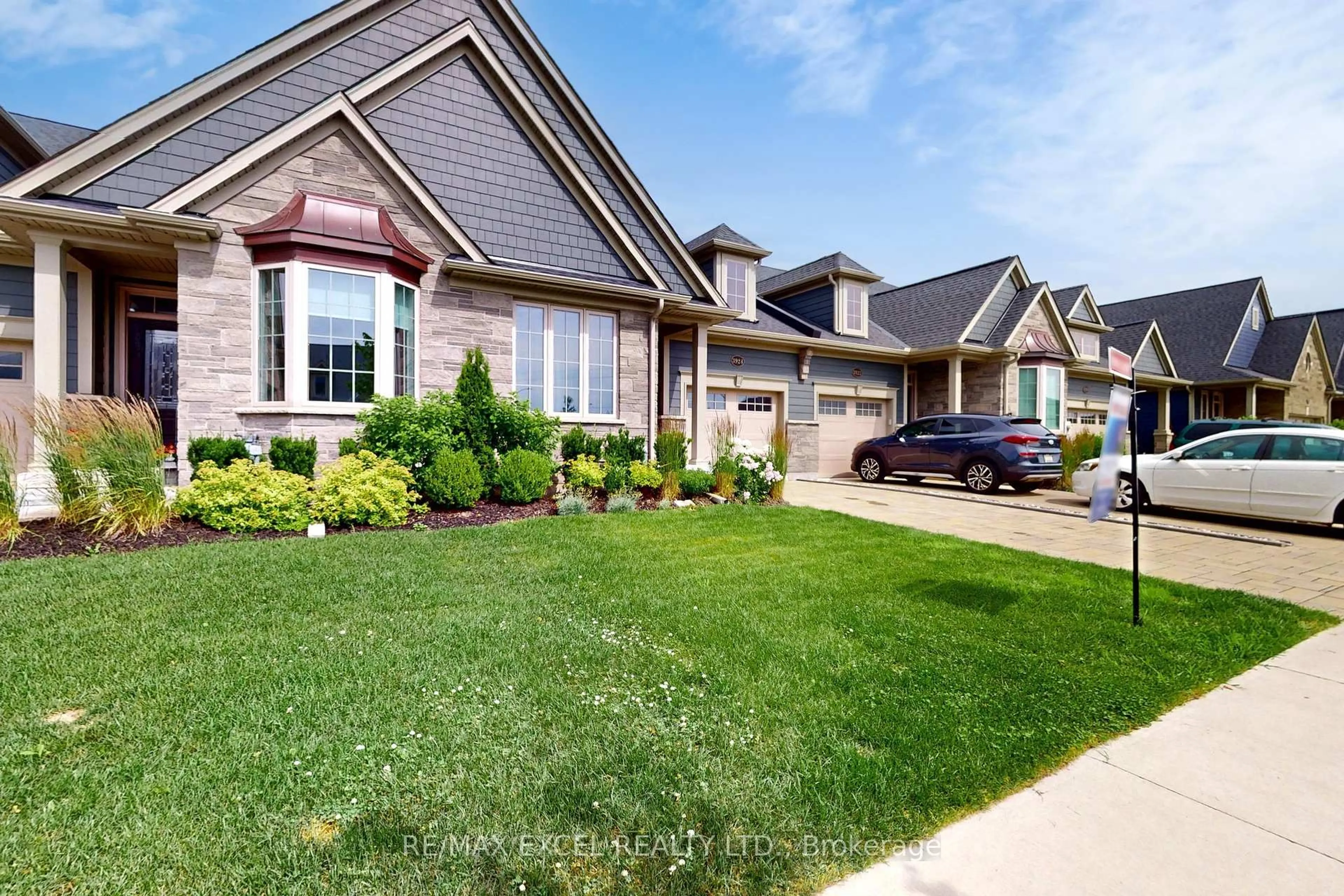 Home with vinyl exterior material, street for 3924 Mitchell Cres, Fort Erie Ontario L0S 1S0