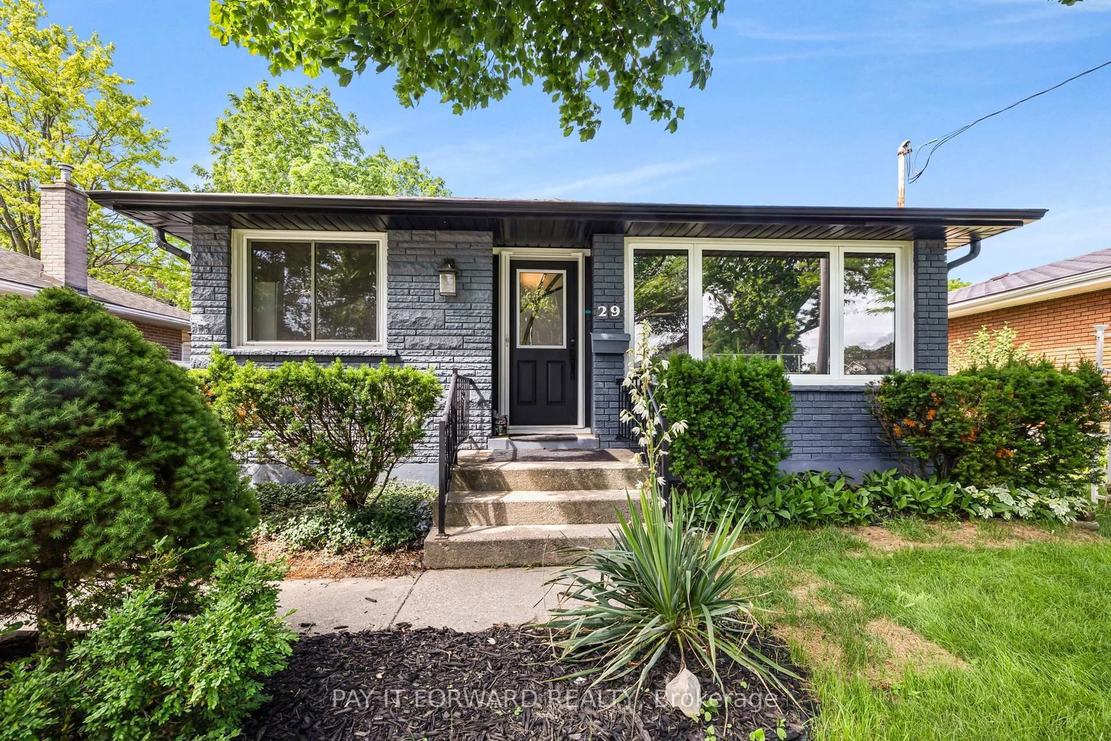 Home with vinyl exterior material, street for 29 Whitehead St, Brantford Ontario N3S 2N6