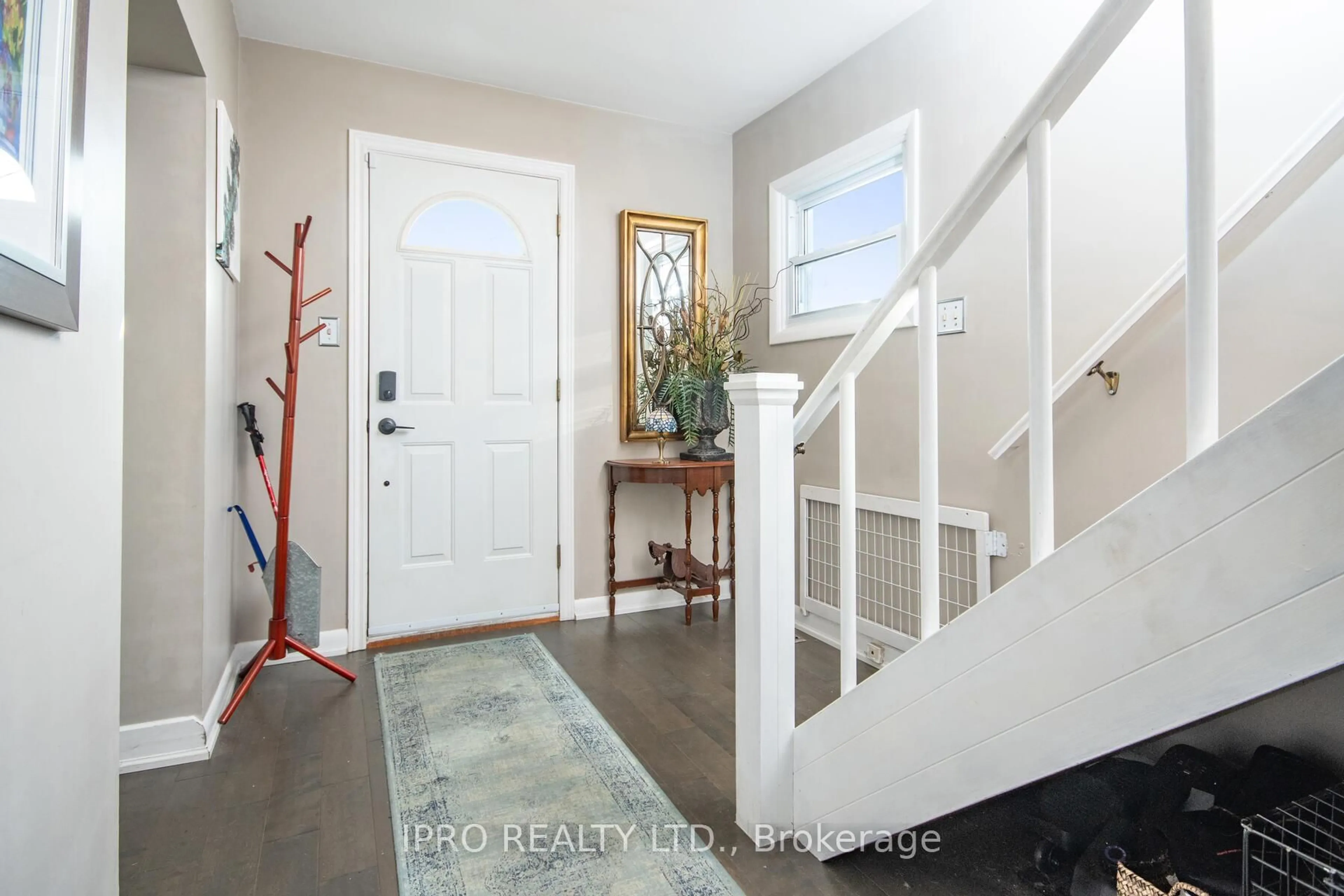 Indoor entryway for 74 Pinelands Ave, Hamilton Ontario L8E 3A9