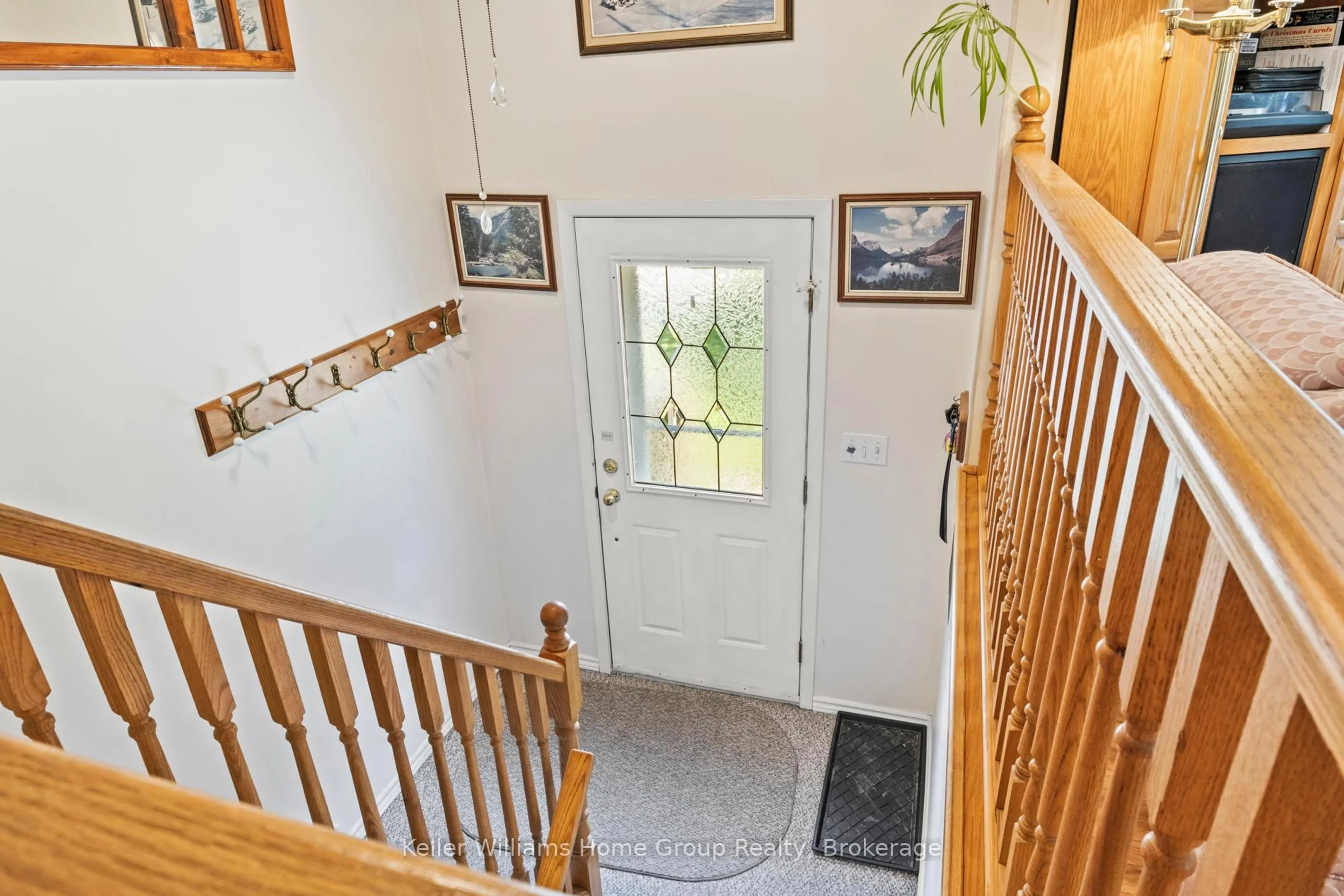 Indoor foyer for 7392 Wellington Rd 51 Rd, Guelph/Eramosa Ontario N0B 1B0