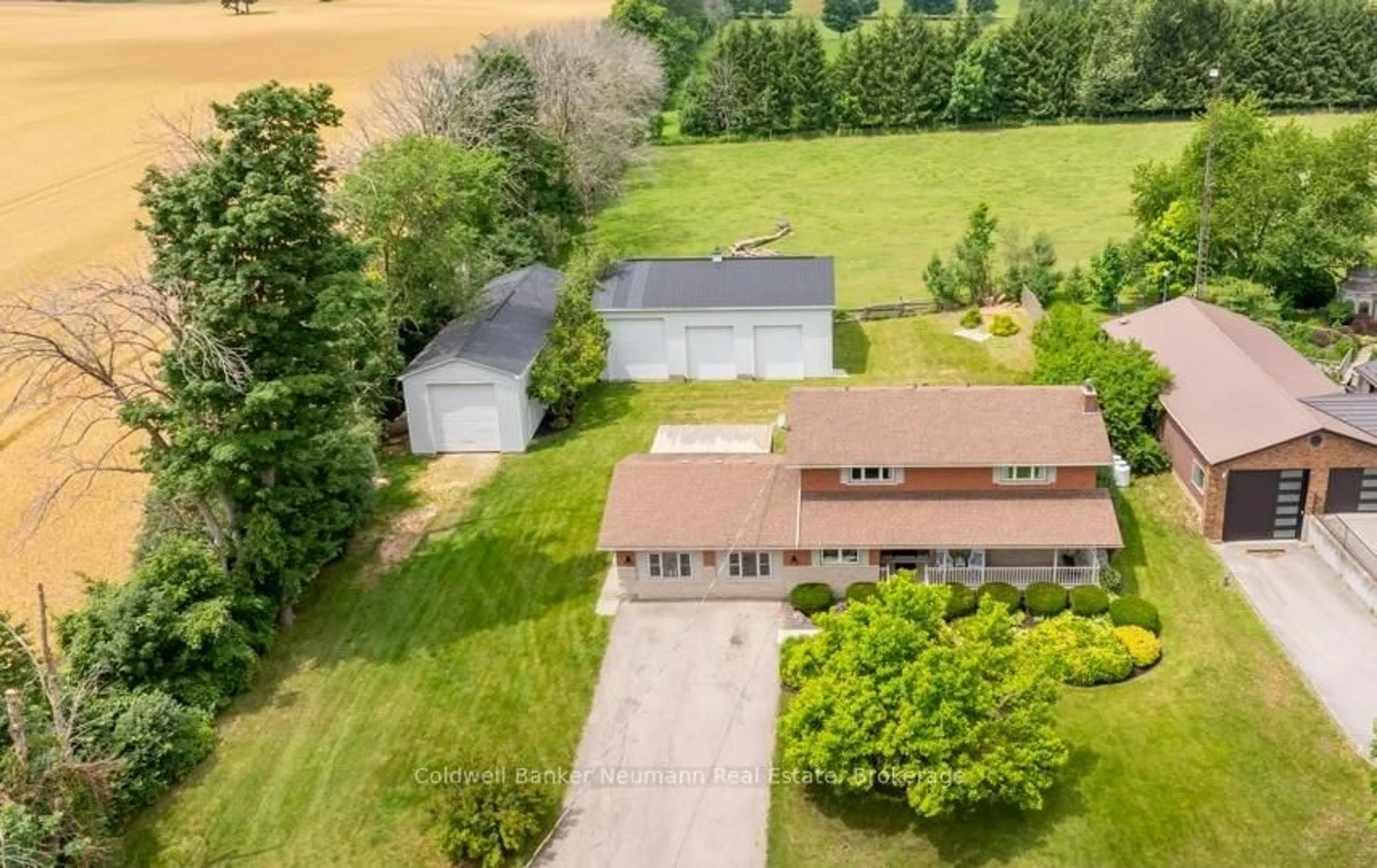 A pic from outside/outdoor area/front of a property/back of a property/a pic from drone, unknown for 7776 Mill Rd, Guelph/Eramosa Ontario N1H 6J1