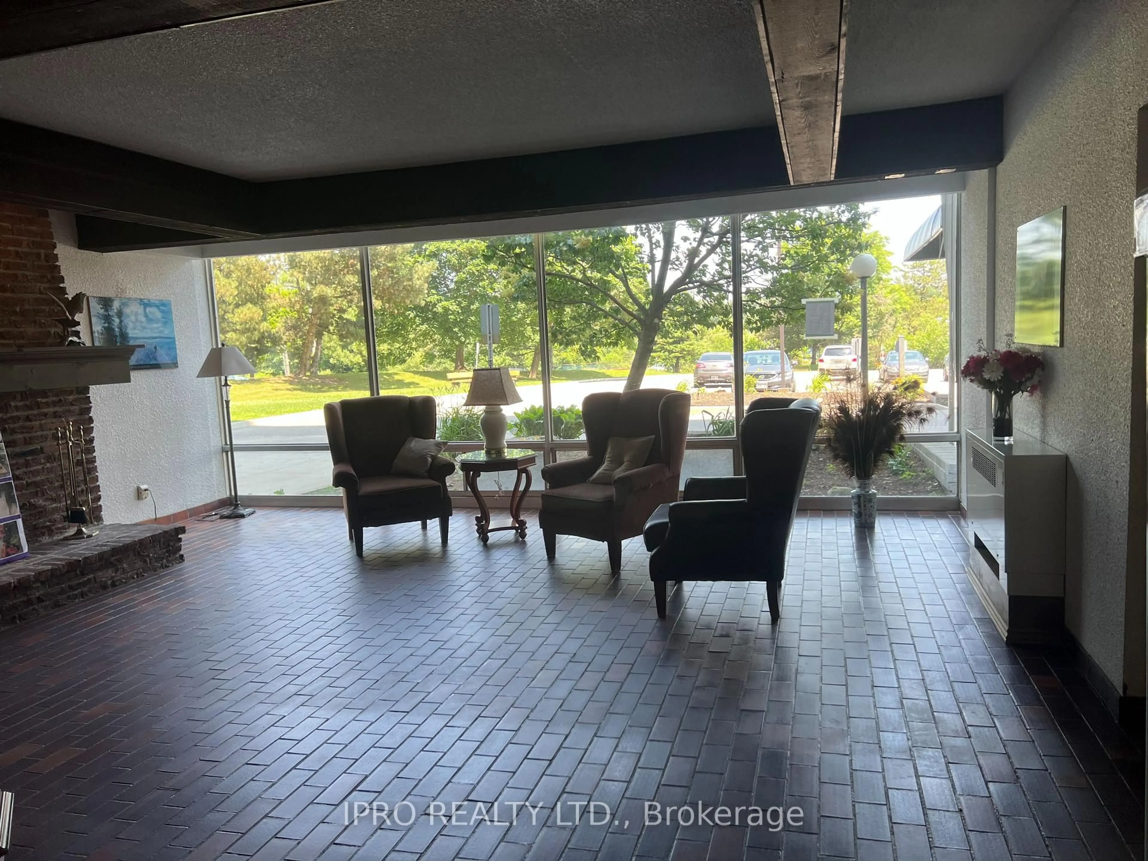 Indoor foyer for 225 Harvard Pl #1202, Waterloo Ontario N2J 4H4
