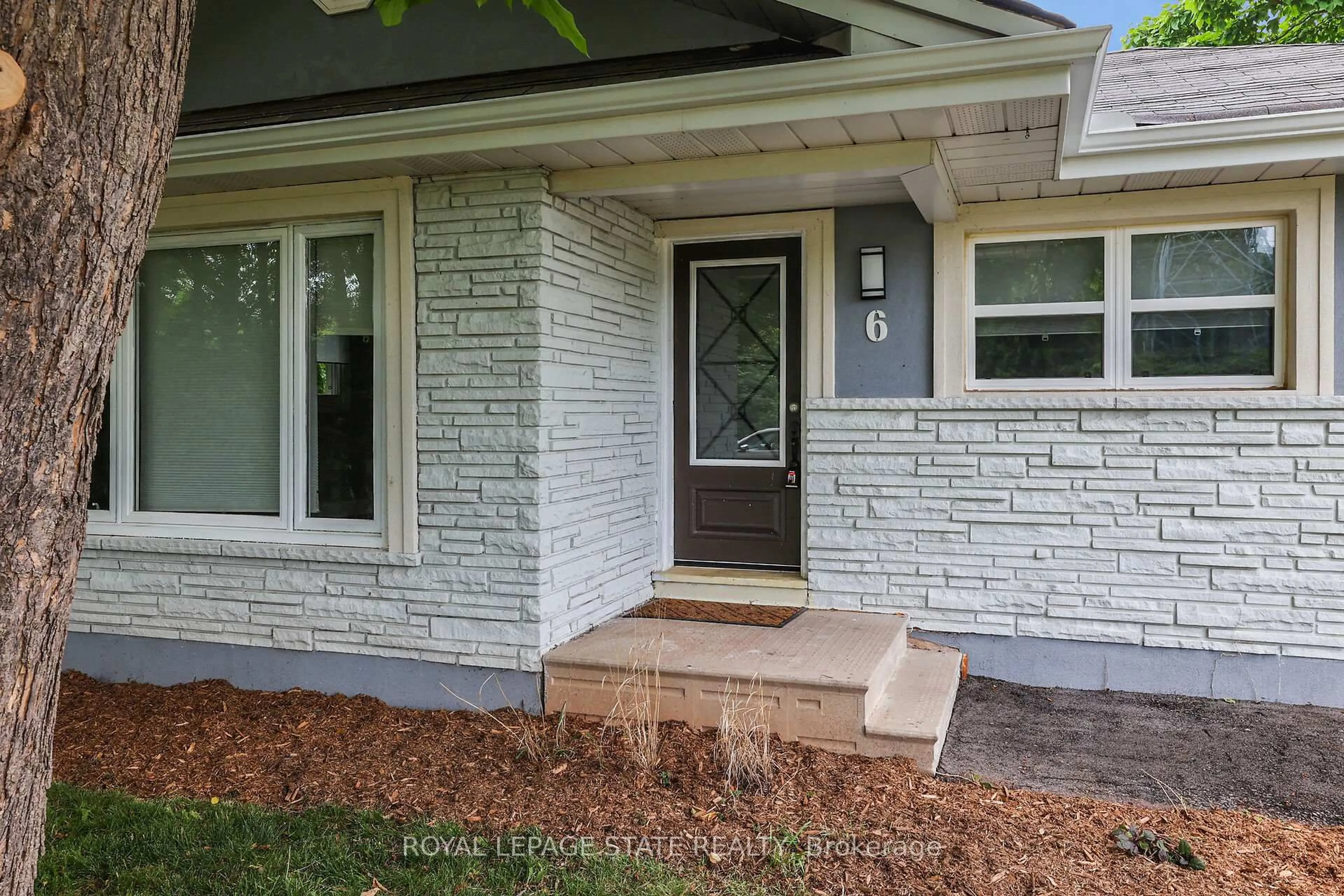 Home with brick exterior material, street for 6 Lincoln Ave, Grimsby Ontario L3M 1Y4