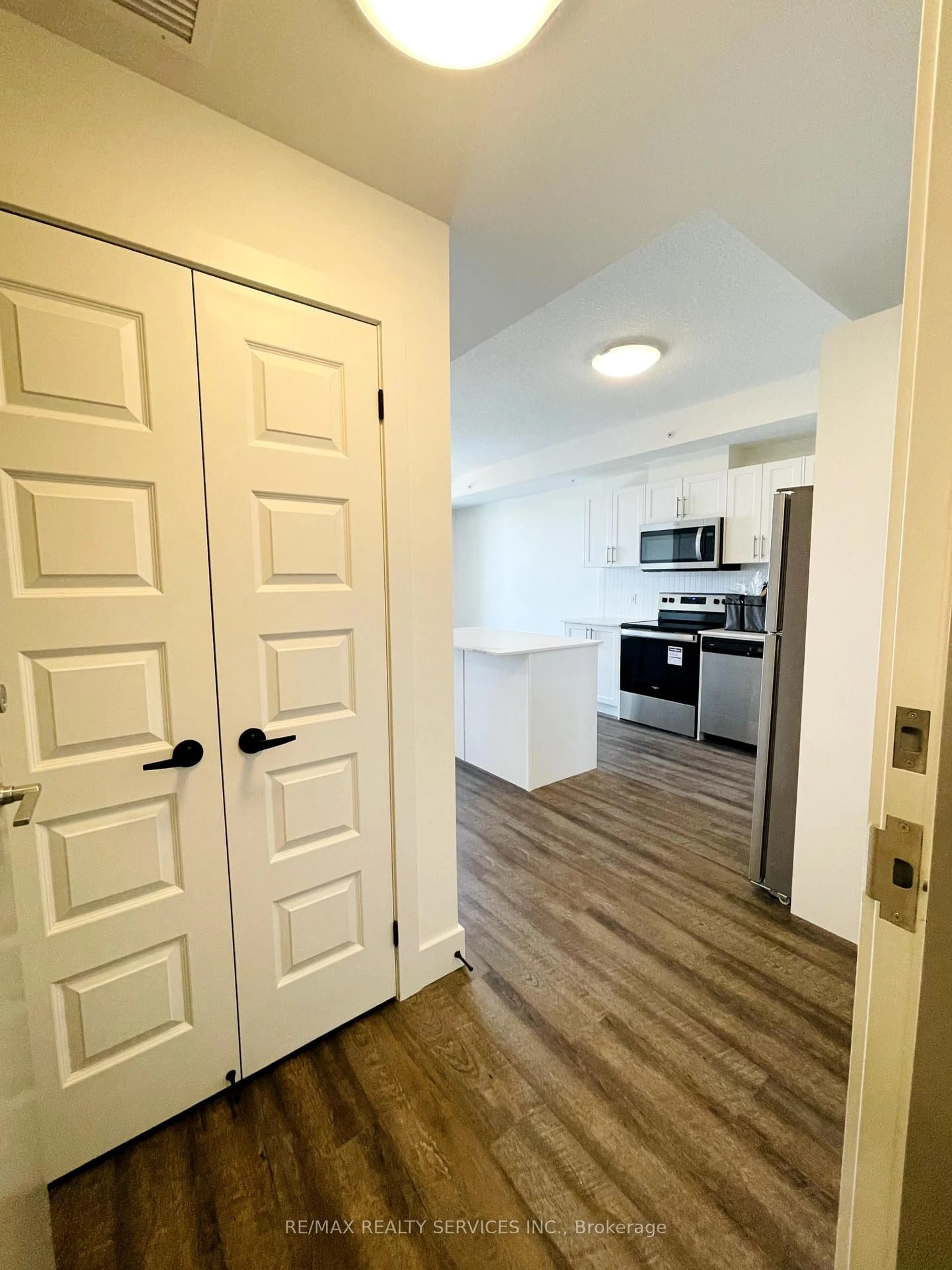 A pic of a room for 107 Roger St #507, Waterloo Ontario N2J 0G3