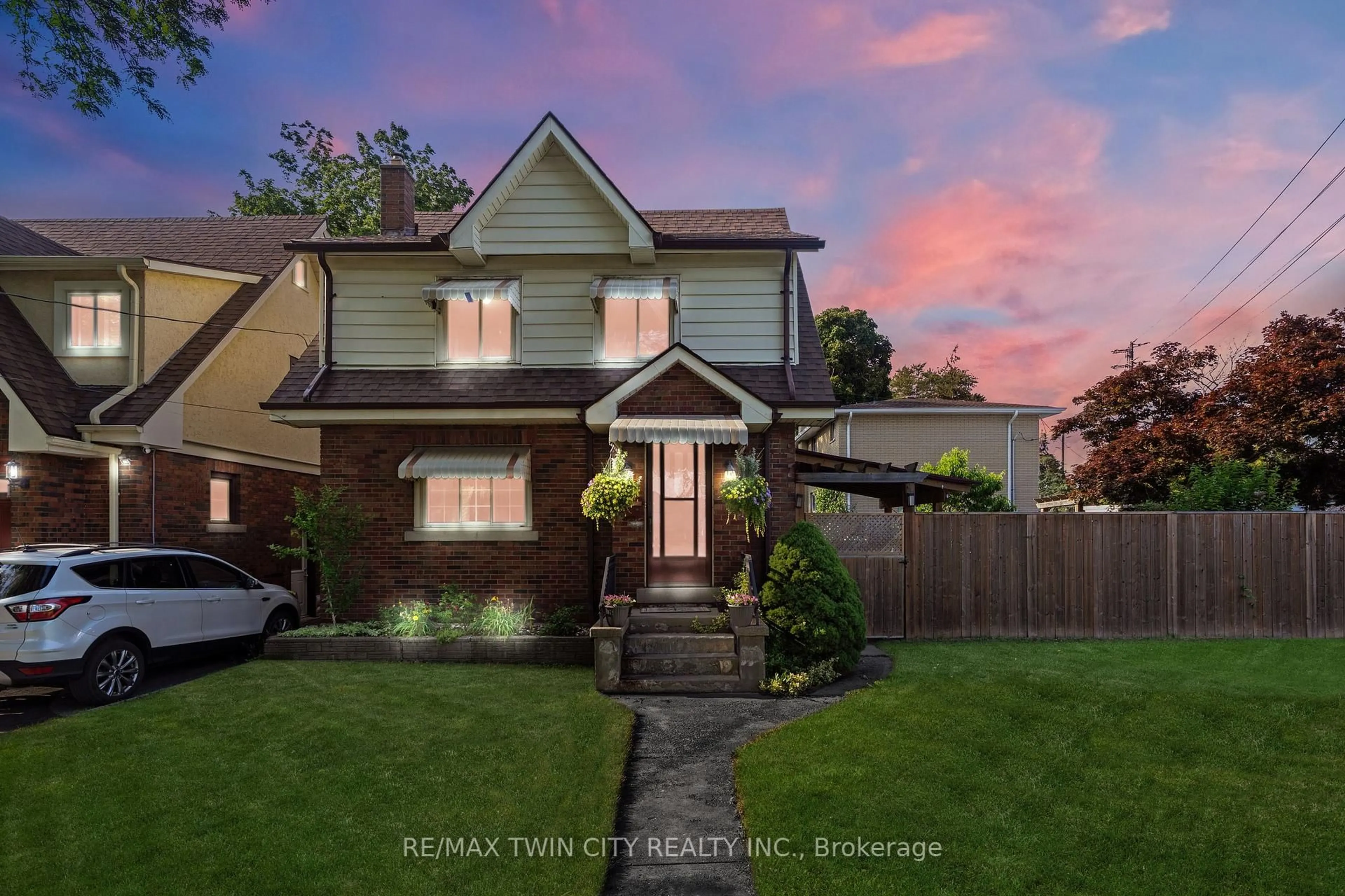 Home with brick exterior material, street for 332 Wellington St, Brantford Ontario N3S 4A5