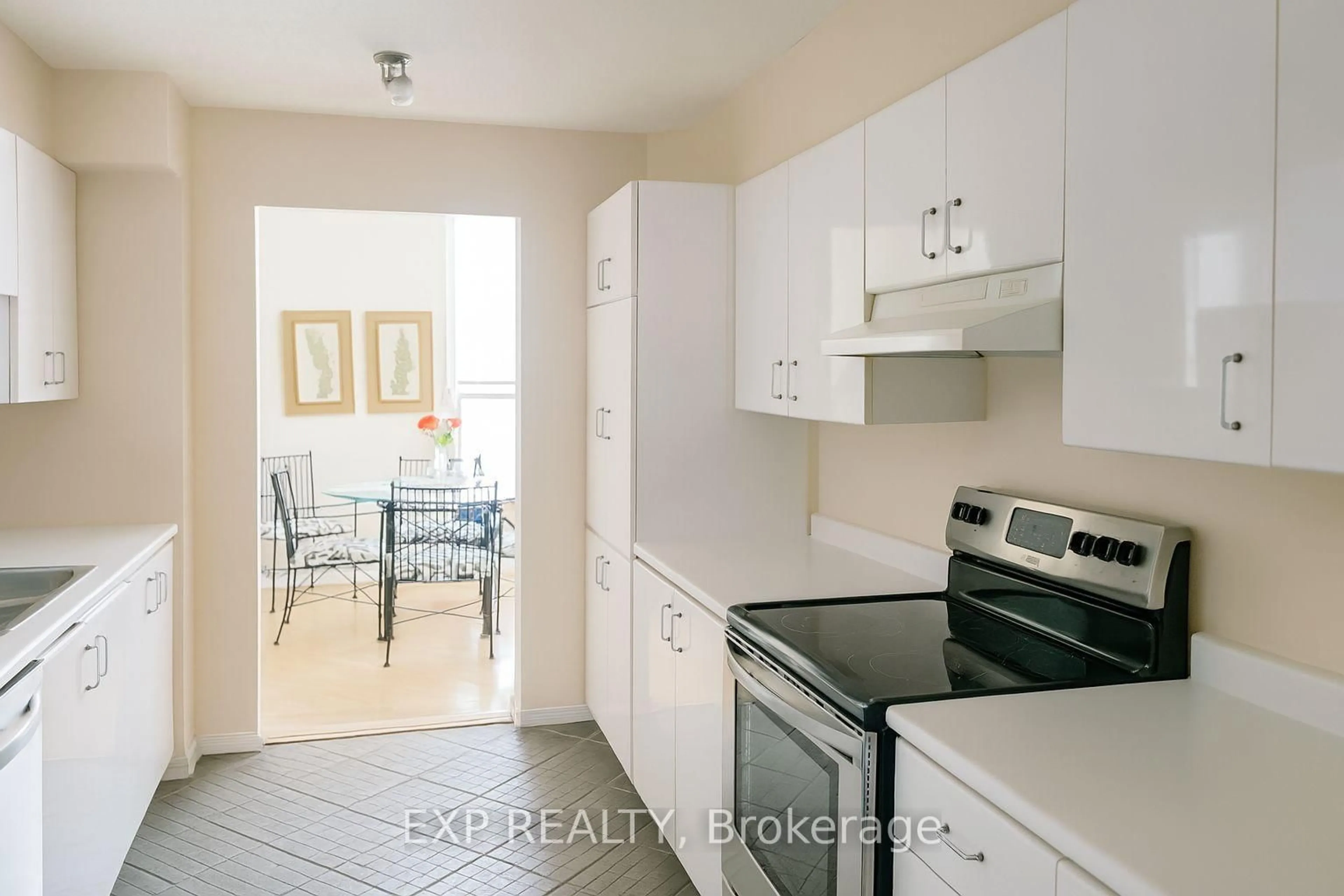 Standard kitchen, ceramic/tile floor for 215 Parkdale Ave #1510, Ottawa Ontario K1Y 4T8