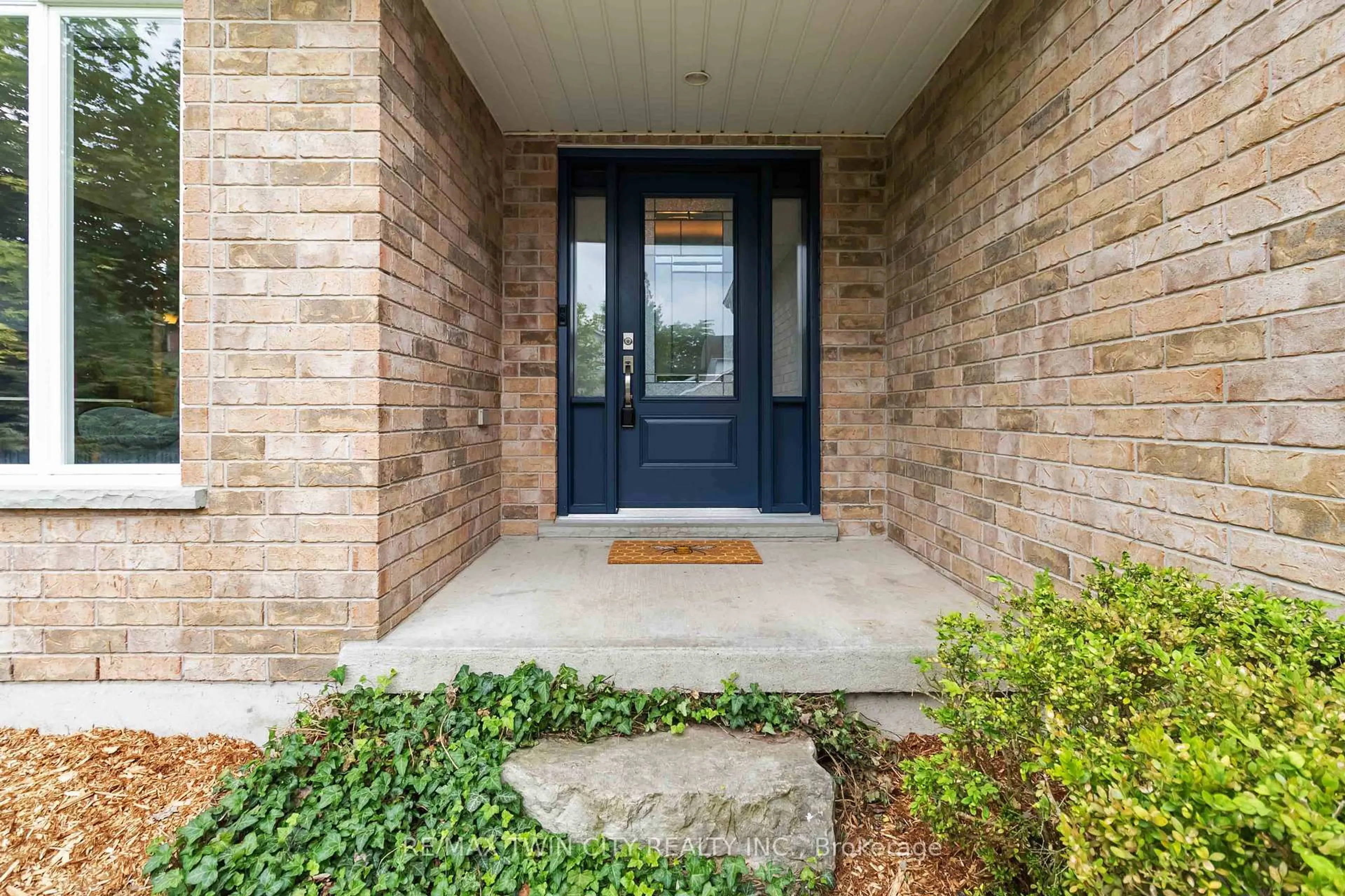 Indoor entryway for 42 Sandpiper Dr, Guelph Ontario N1C 1C9