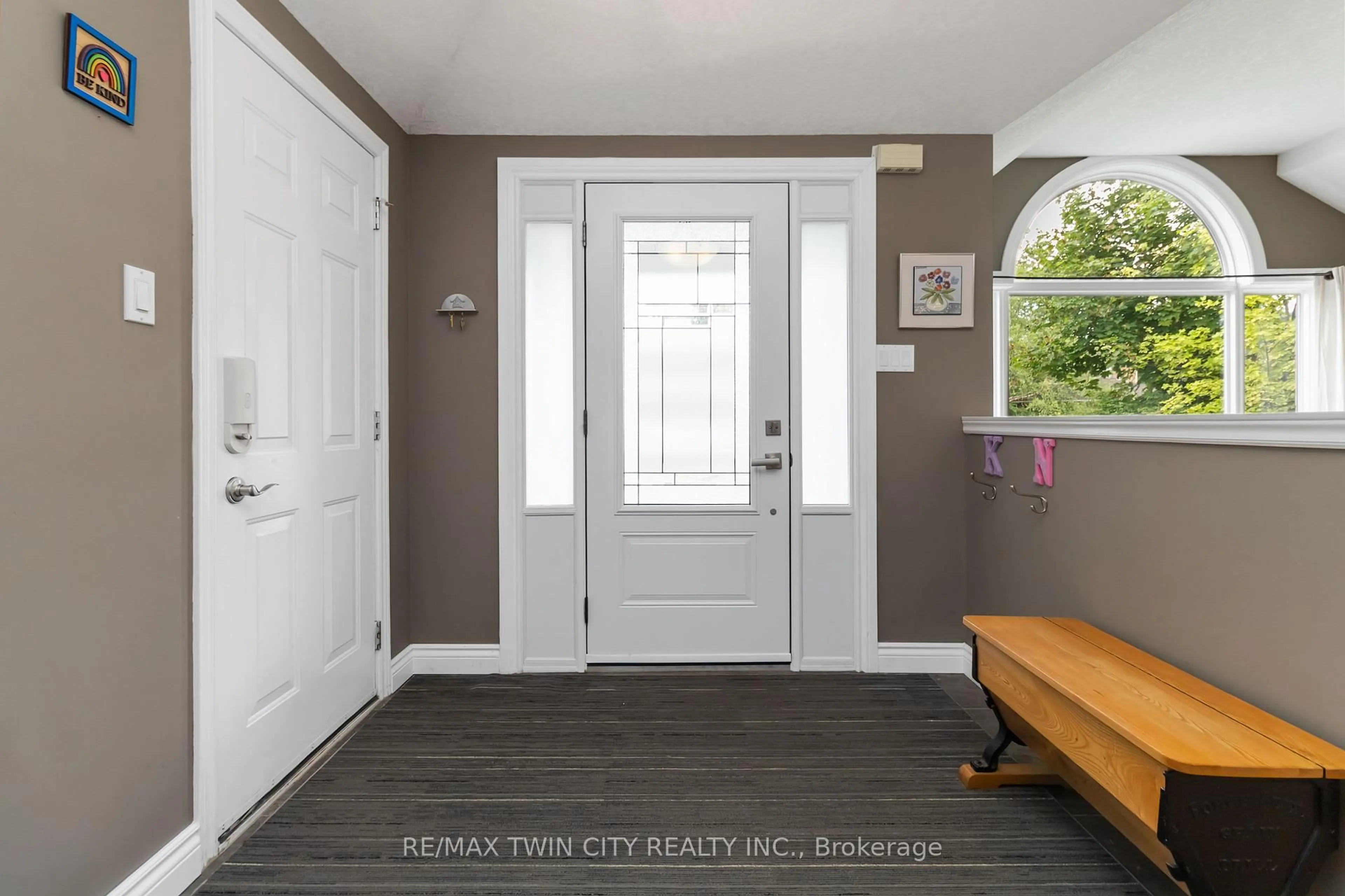 Indoor entryway for 42 Sandpiper Dr, Guelph Ontario N1C 1C9