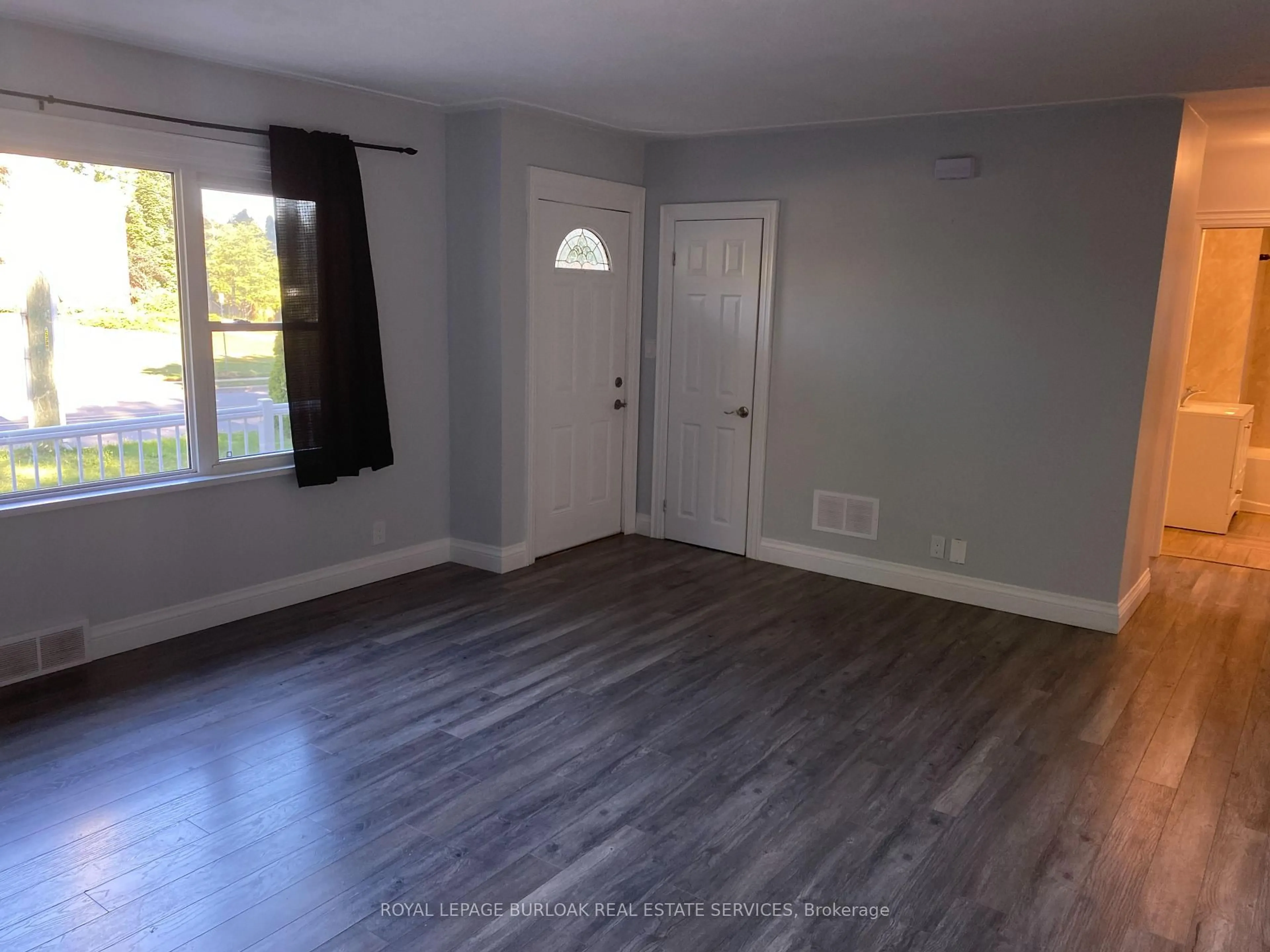 A pic of a room for 40 Kerman Ave, Grimsby Ontario L3M 3W5