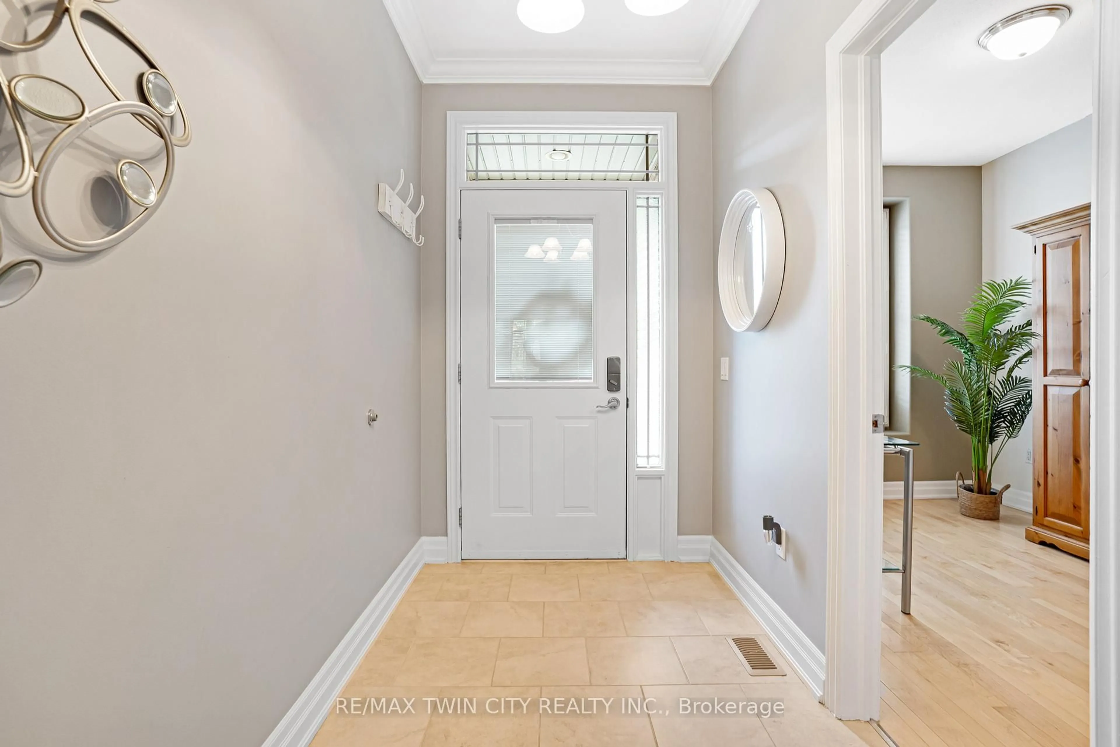Indoor entryway for 20 Isherwood Ave #46, Cambridge Ontario N1R 8P9