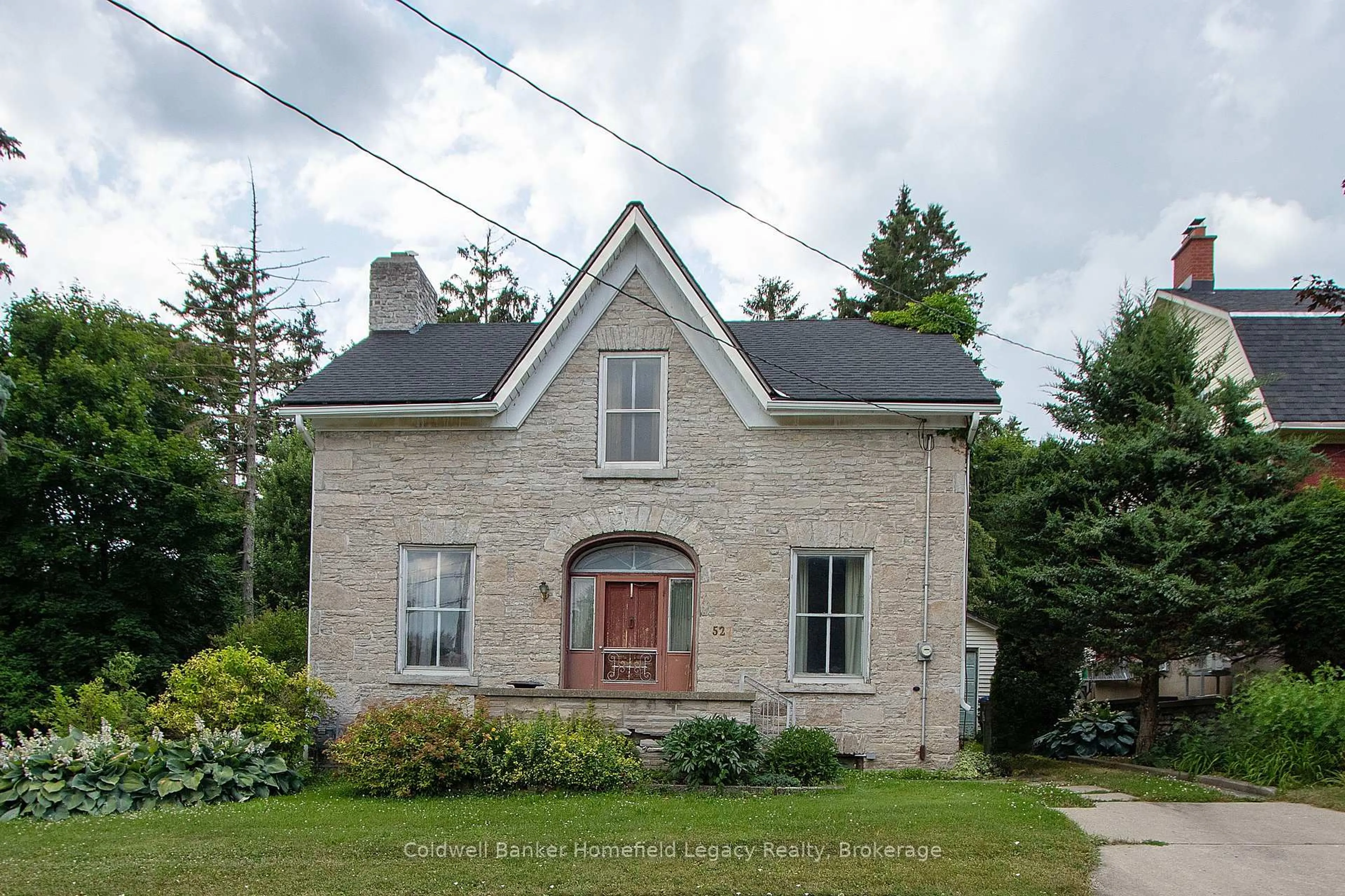 A pic from outside/outdoor area/front of a property/back of a property/a pic from drone, building for 52 Ontario St, St. Marys Ontario N4X 1B4