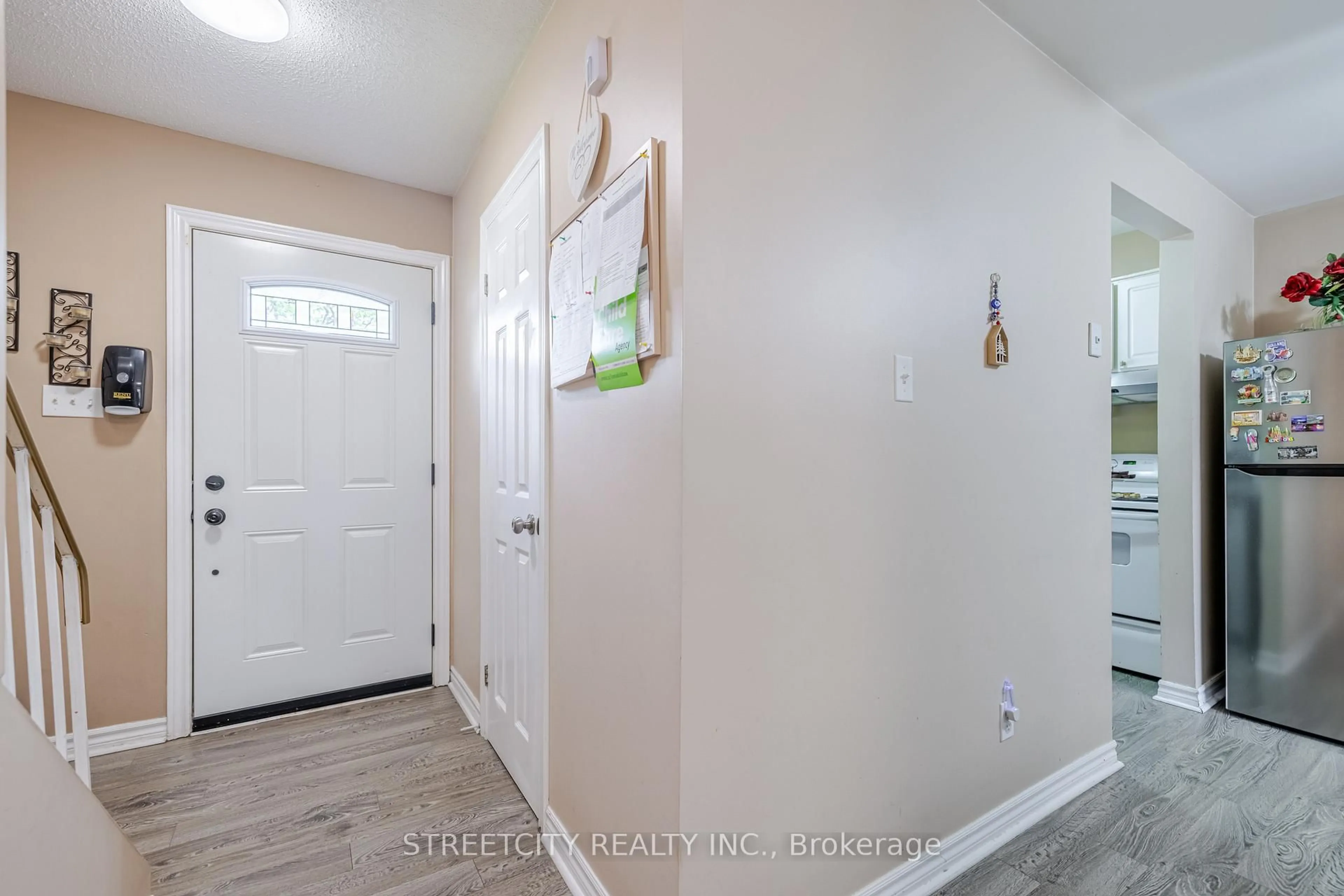Indoor entryway for 1330 Jalna Blvd #126, London South Ontario N6E 2H7