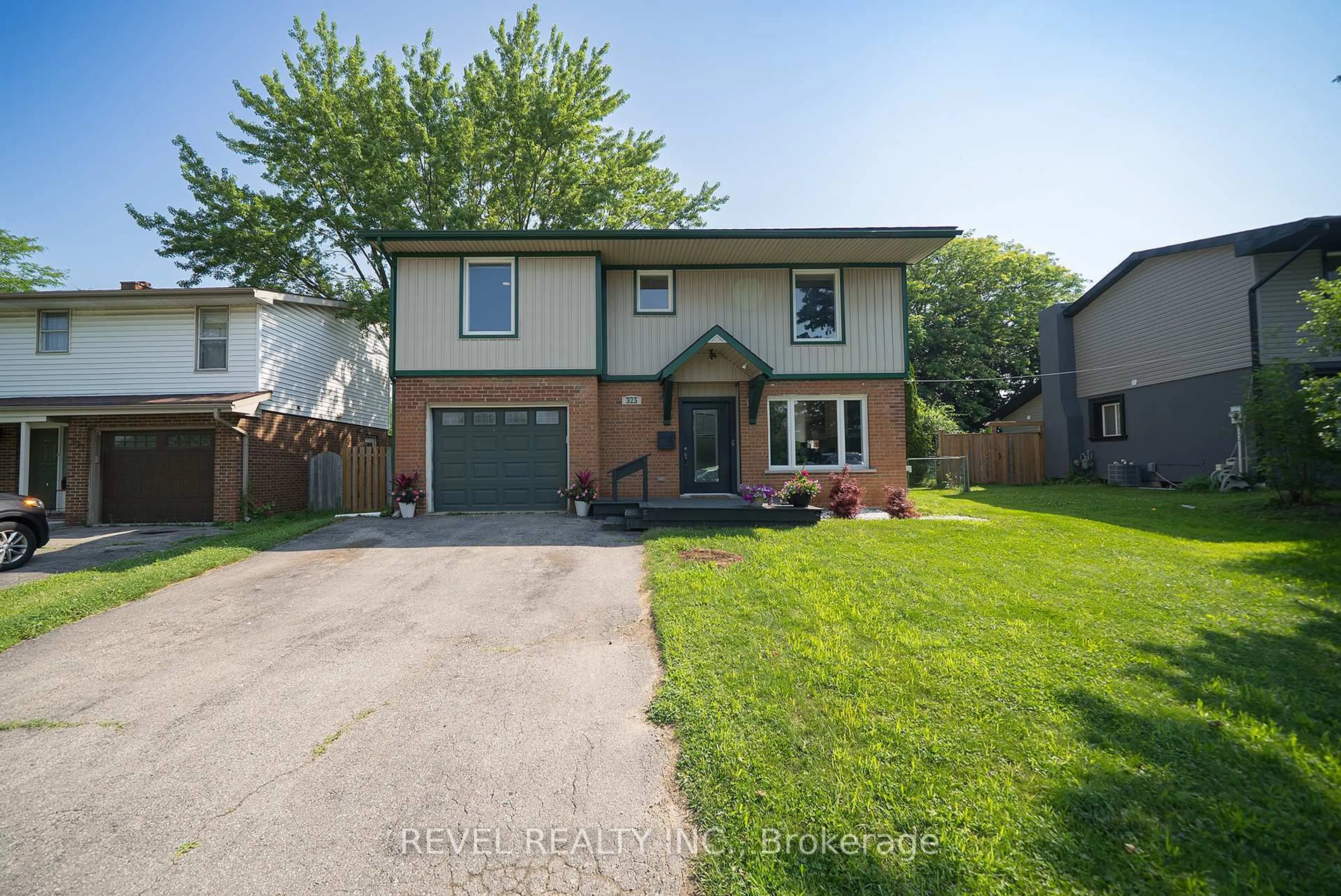Home with brick exterior material, street for 323 Brantwood Park Rd, Brantford Ontario N3P 1G7