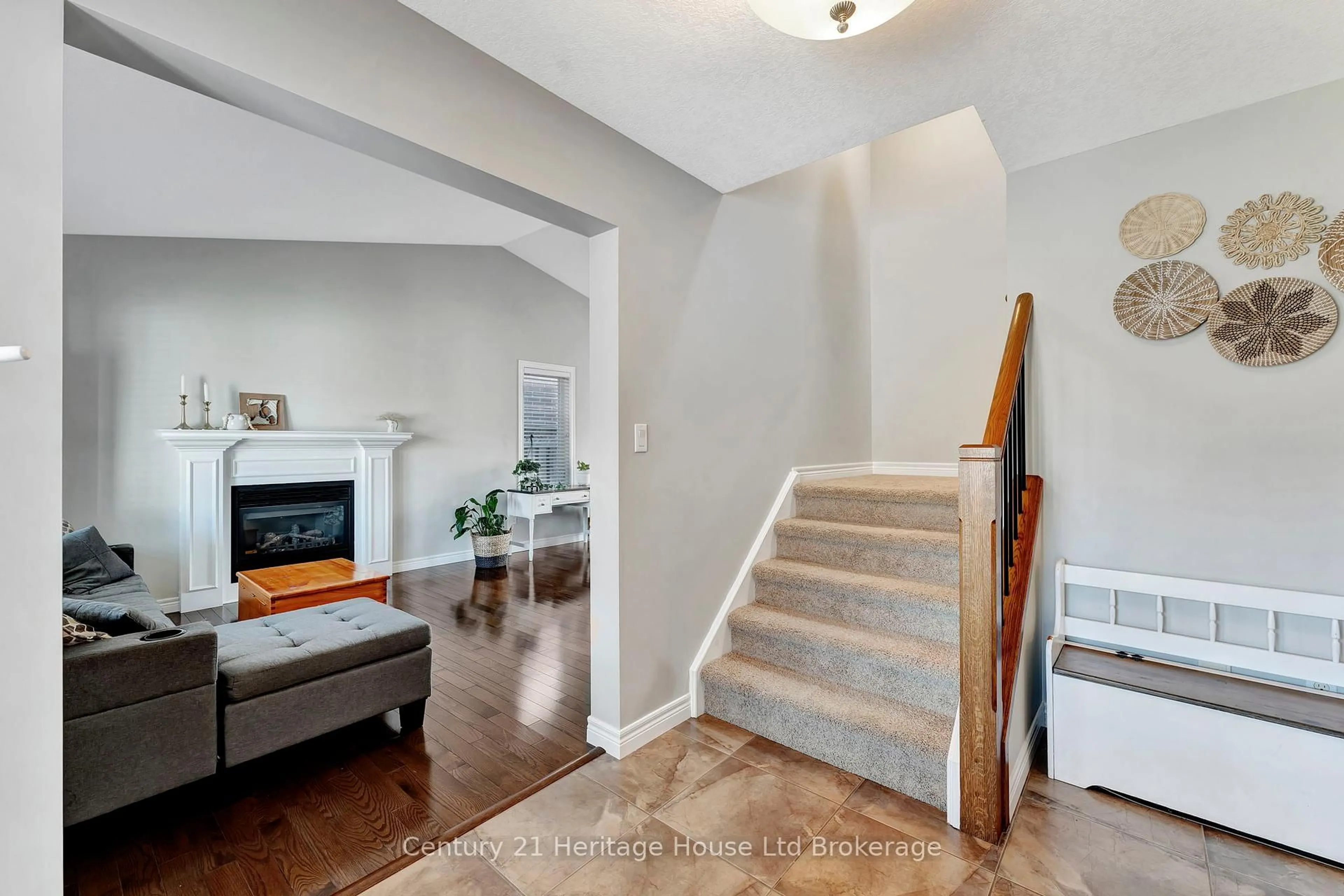 Indoor entryway for 647 Spitfire St, Woodstock Ontario N4T 0B6