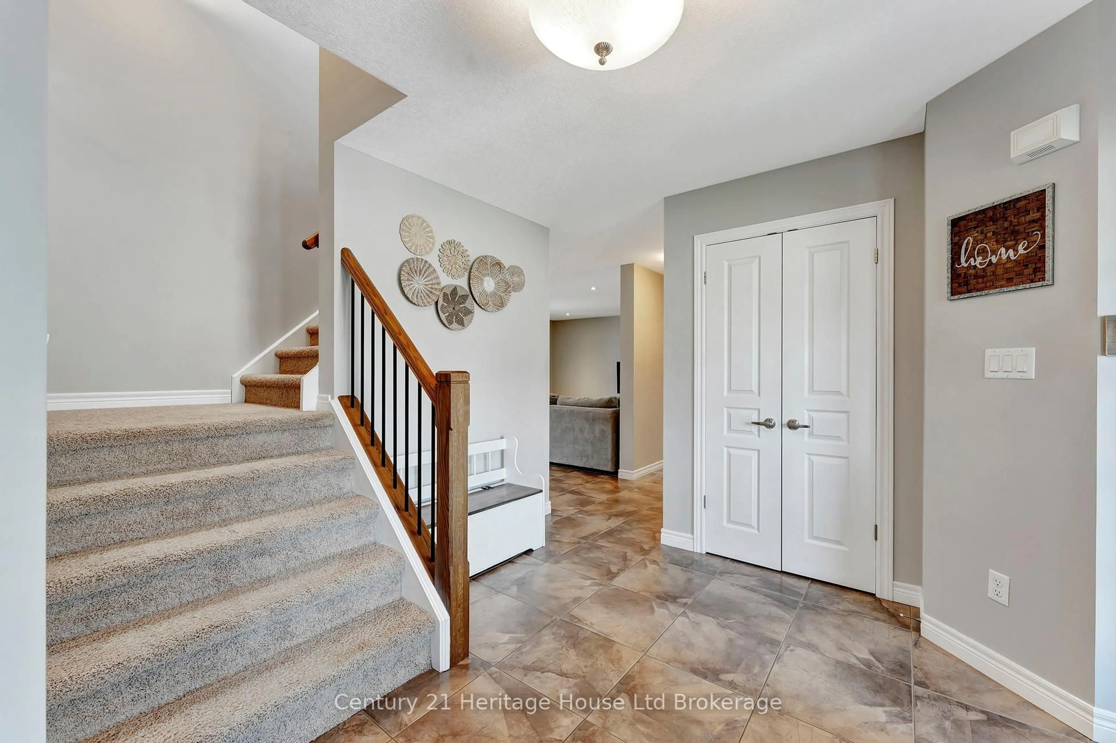 Indoor entryway for 647 Spitfire St, Woodstock Ontario N4T 0B6