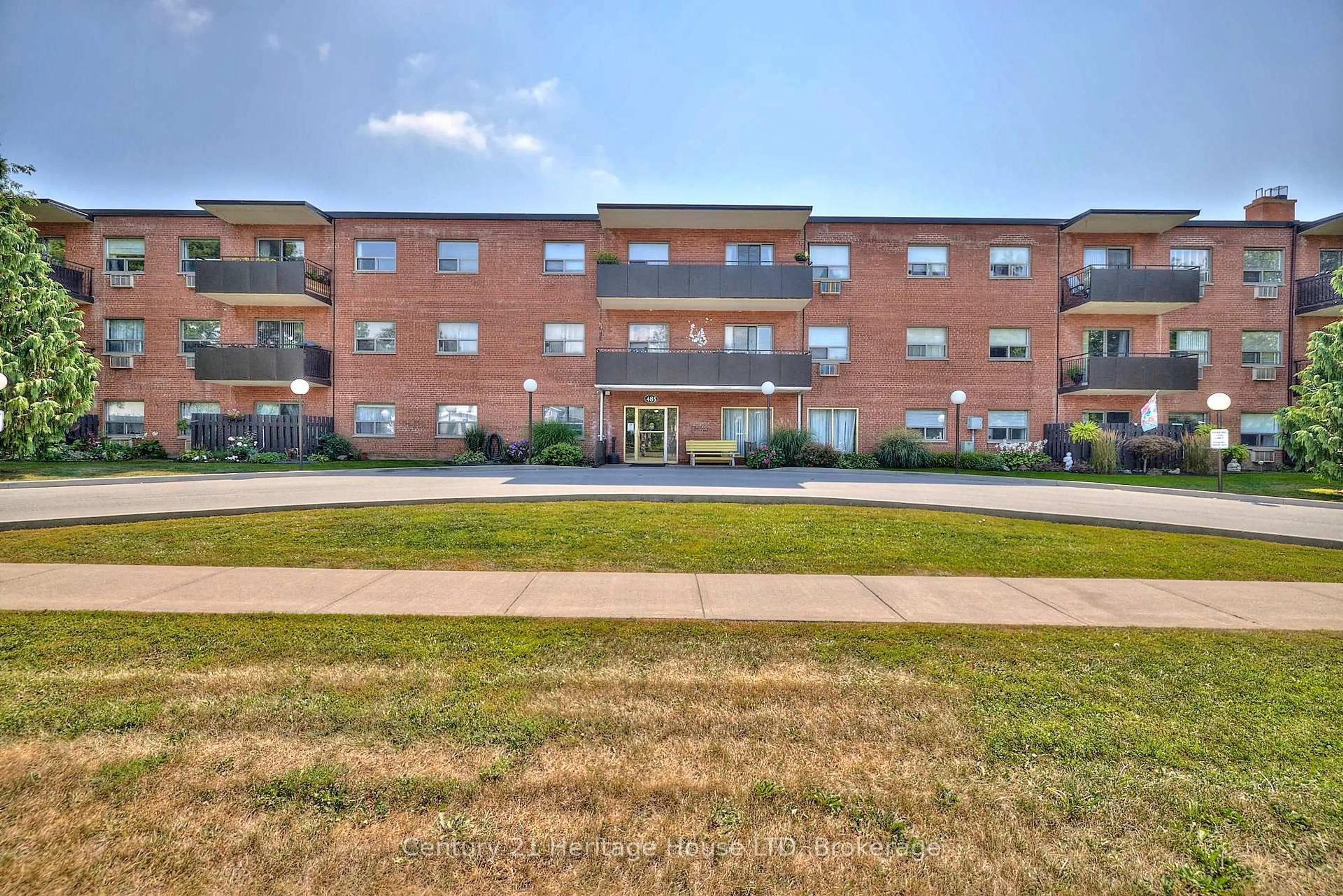Patio, building for 485 Thorold Rd #205, Welland Ontario L3C 3X1