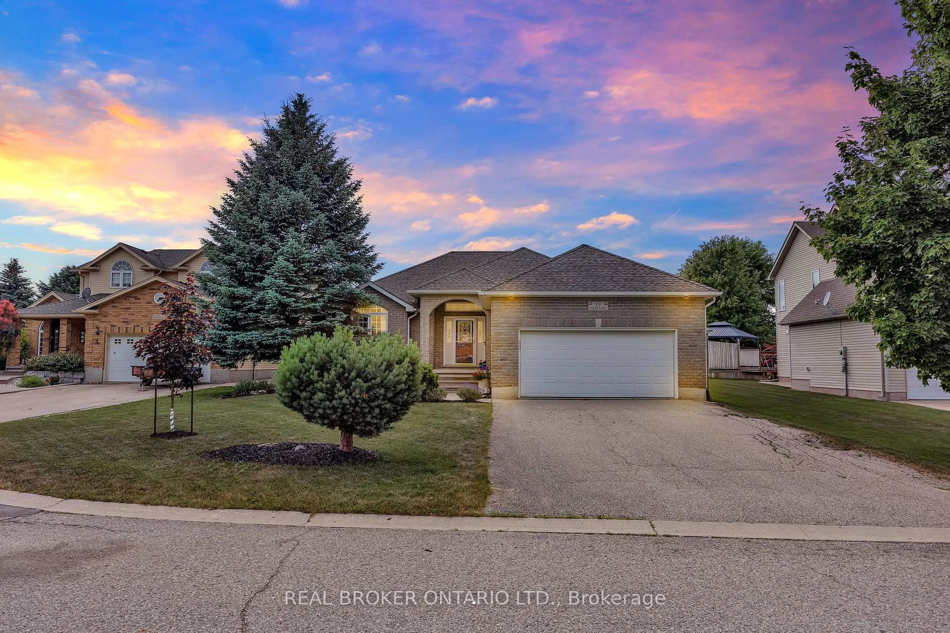A pic from outside/outdoor area/front of a property/back of a property/a pic from drone, street for 19 Zoeger Crt, Wellesley Ontario N0B 2T0