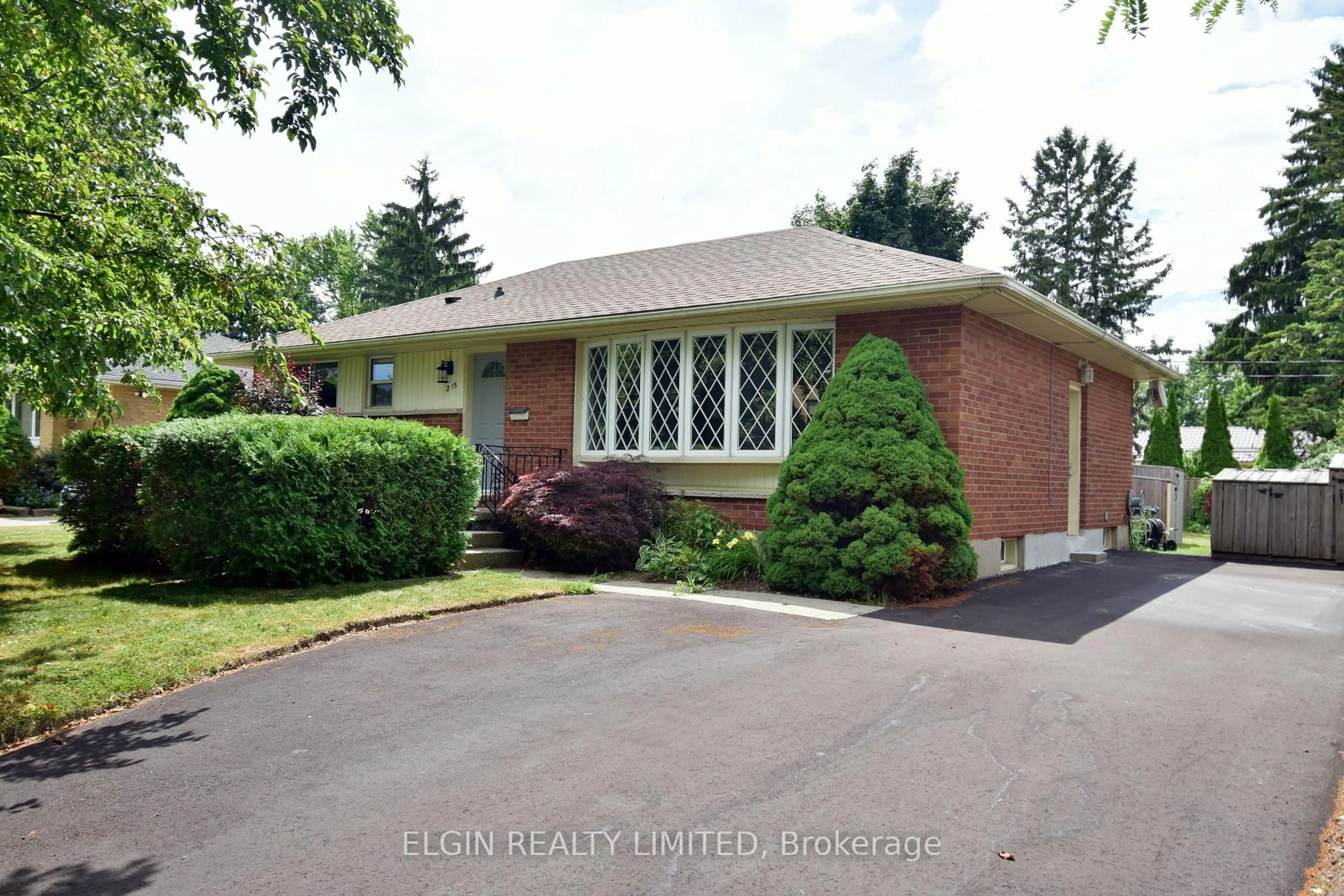 Home with brick exterior material, street for 215 First Ave, St. Thomas Ontario N5R 4P6