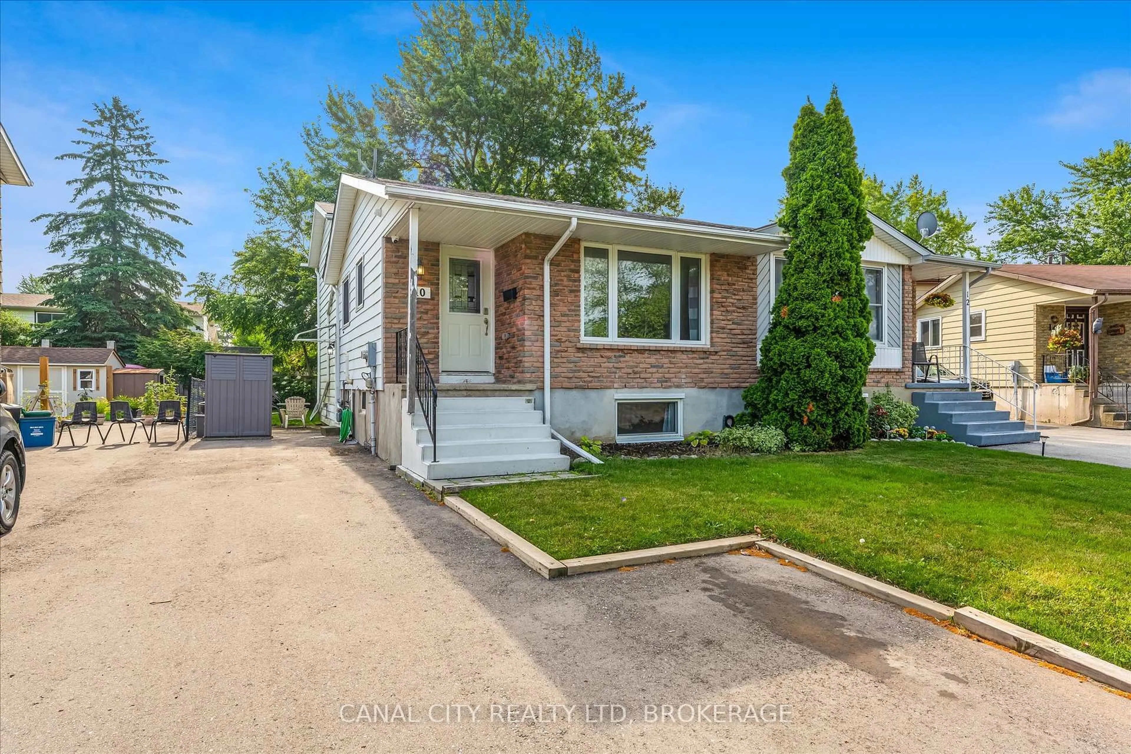 Home with vinyl exterior material, street for 10 Baldwin Circ, Thorold Ontario L2V 4H5