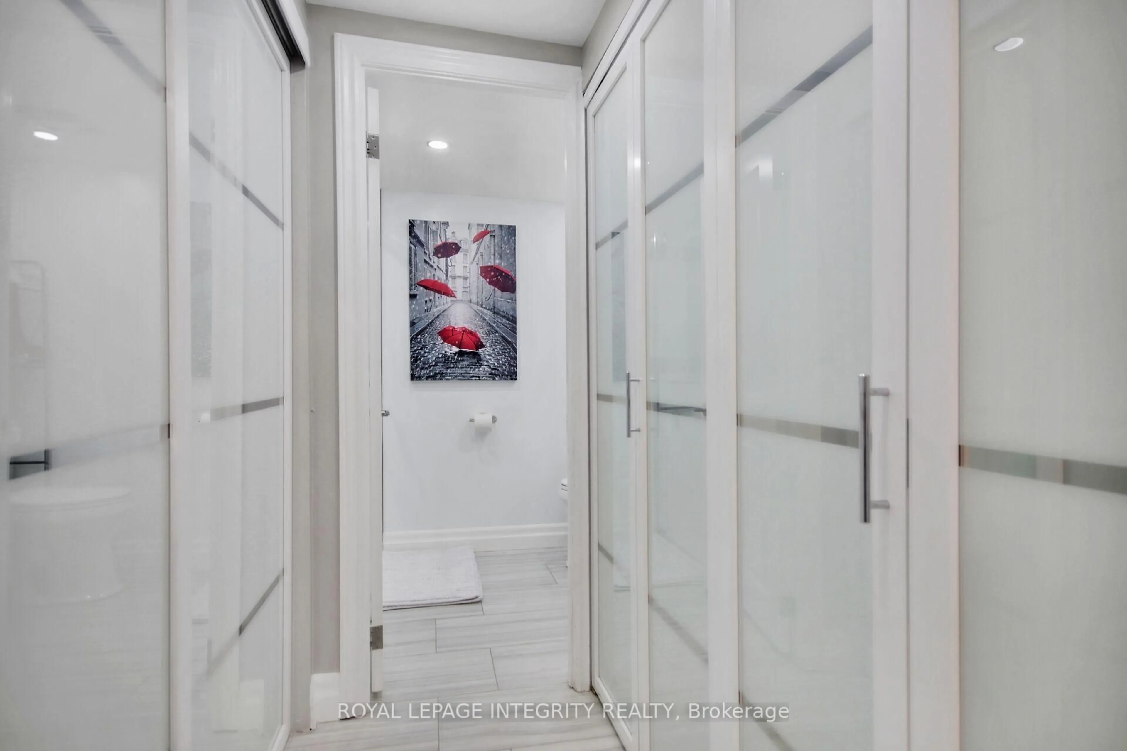 Indoor foyer for 1025 Grenon Ave #918, Ottawa Ontario K2B 8G8